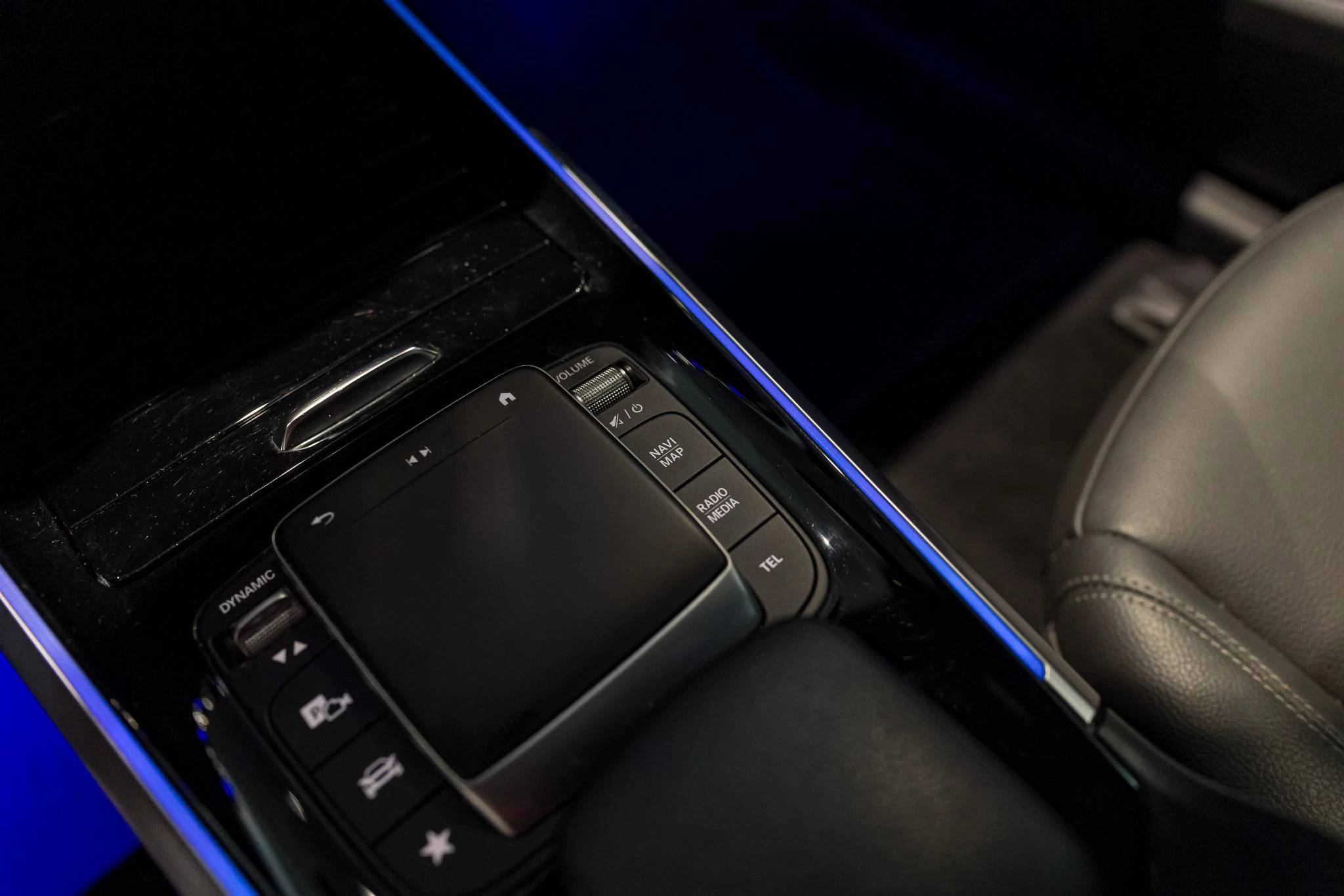 Mercedes-Benz EQB 300 4Matic | Zetelverw. | Sfeerver. | Carplay