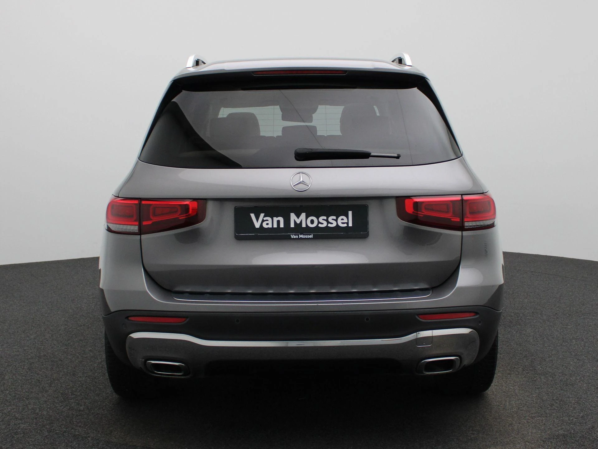 Mercedes-Benz-GLB-image-4