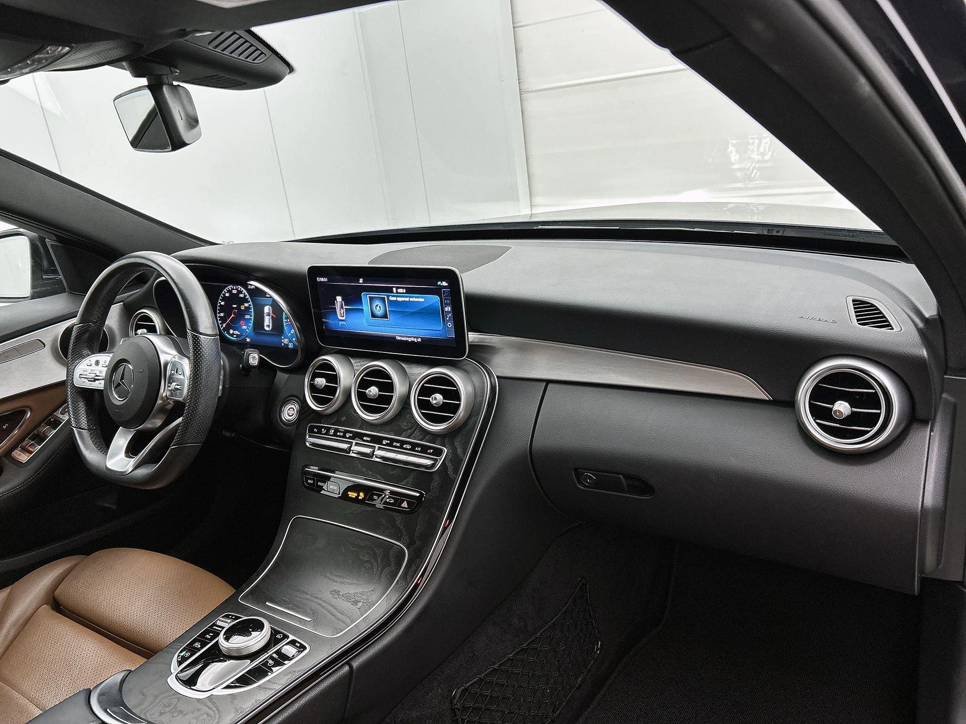 Mercedes-Benz-C-Klasse-image-17