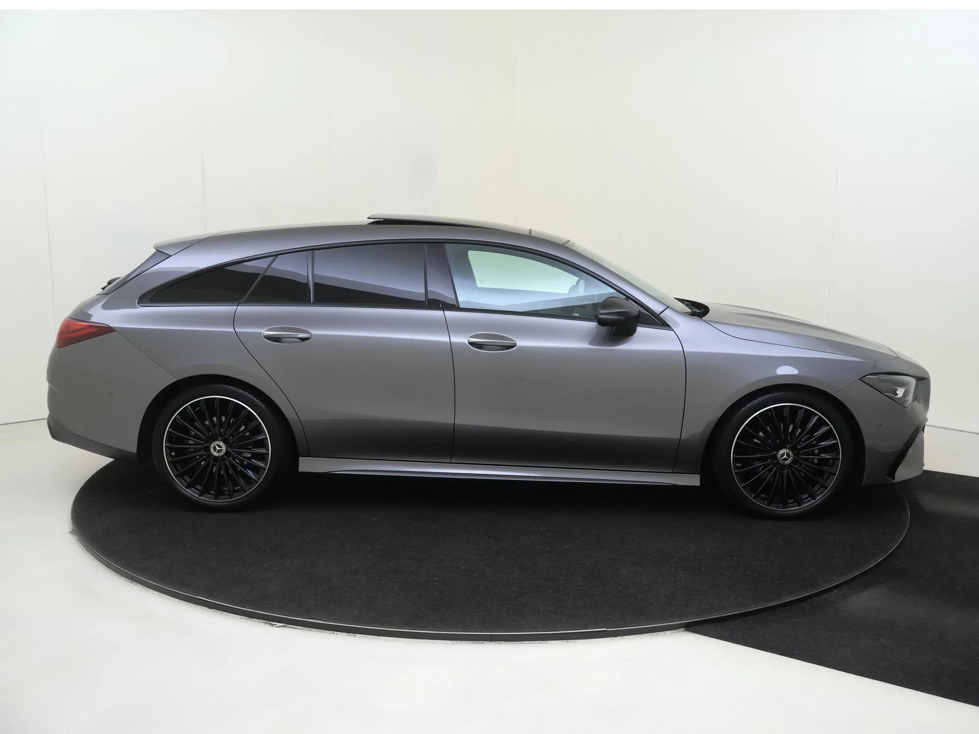 Mercedes-Benz-CLA-image-8