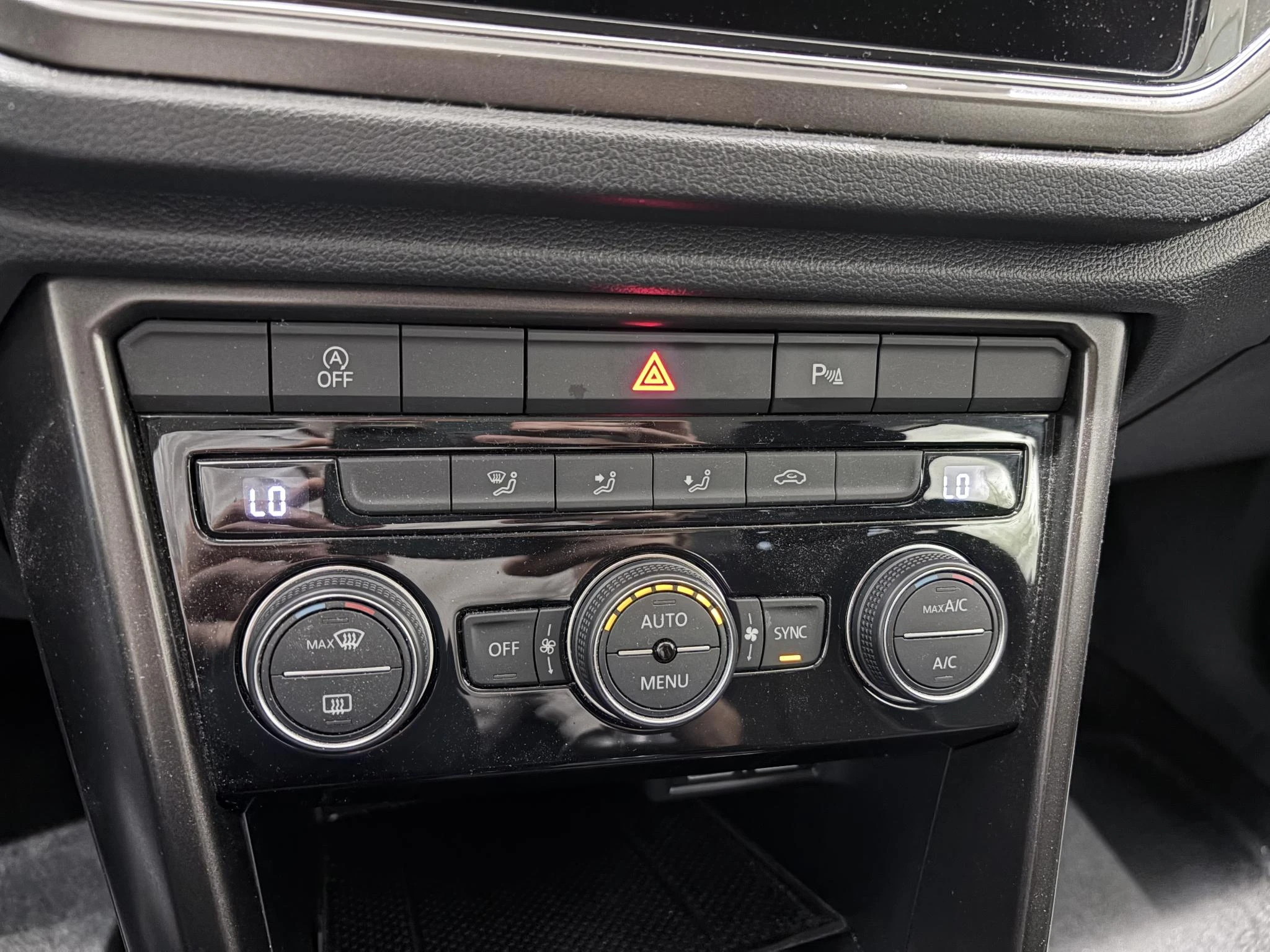 Volkswagen-T-Roc-image-27