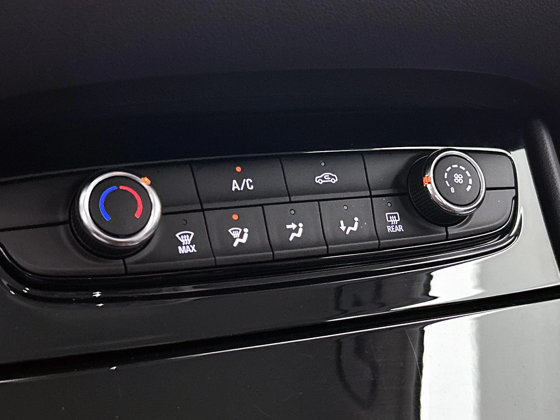 Opel-Grandland X-image-18