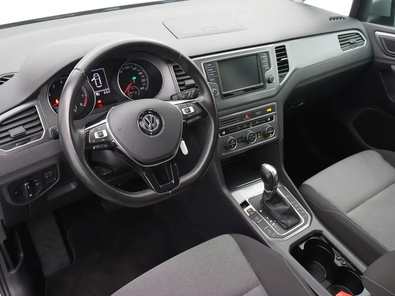 Volkswagen-Golf Sportsvan-image-7