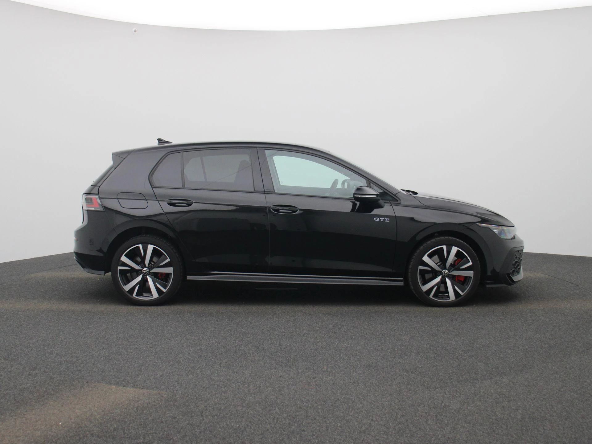 Volkswagen-Golf-image-5