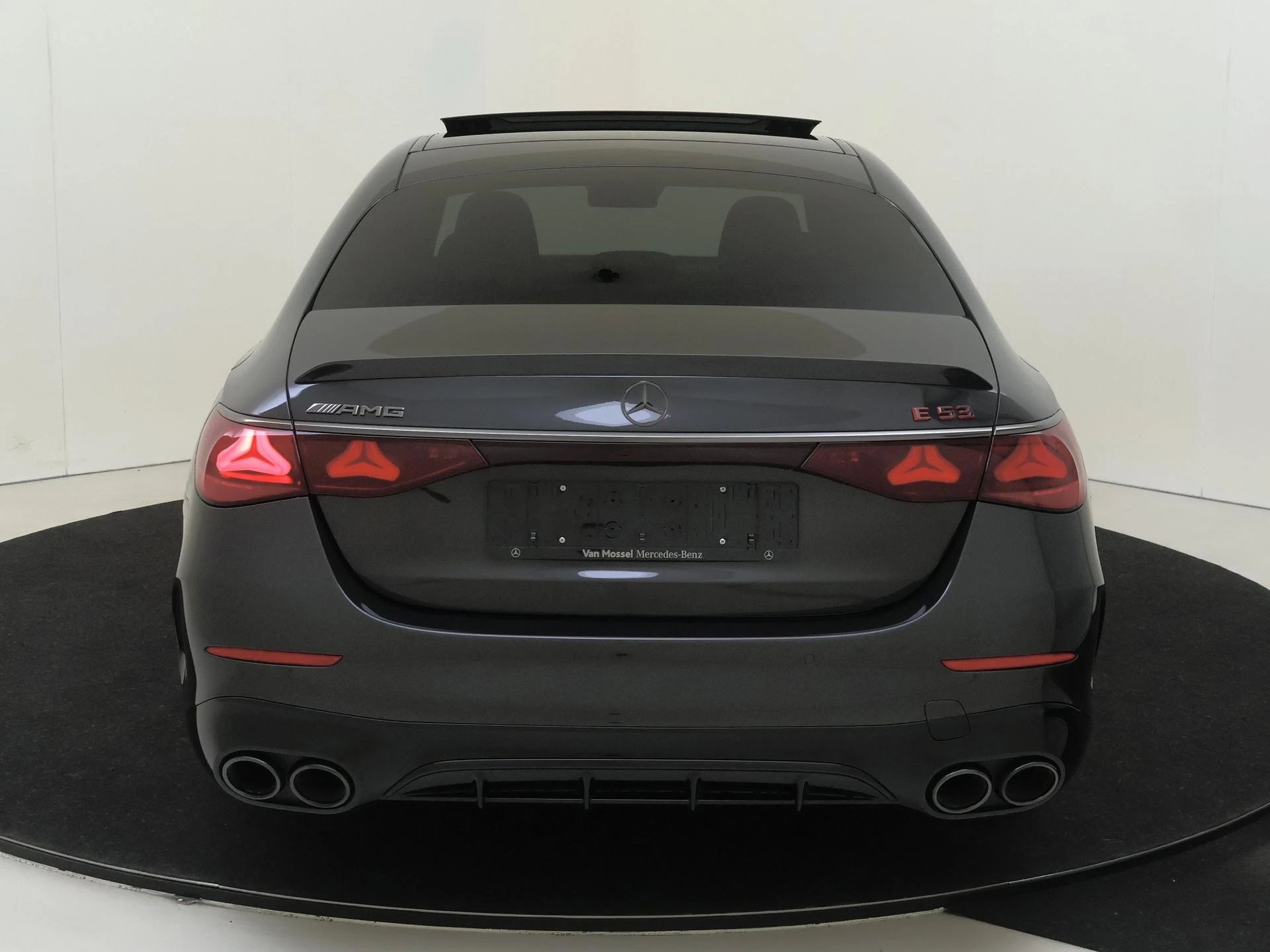 Mercedes-Benz-E-Klasse-image-6