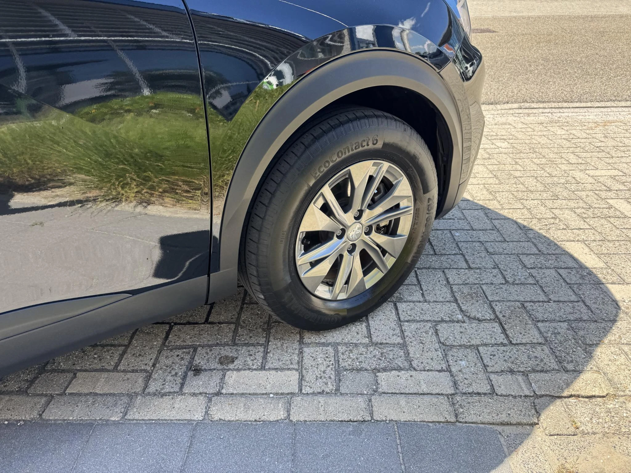 Peugeot-e-2008-image-13