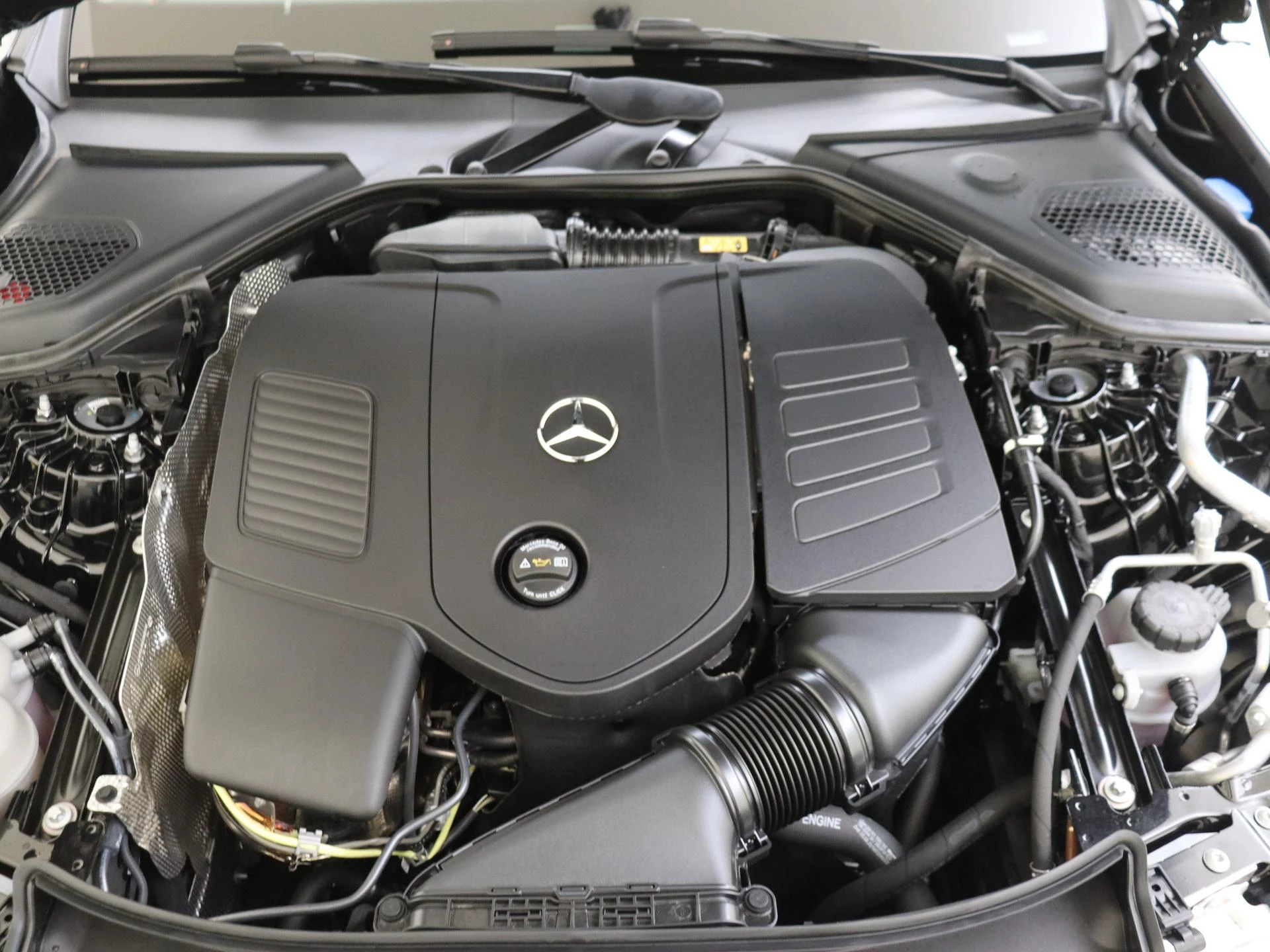 Mercedes-Benz-E-Klasse-image-4