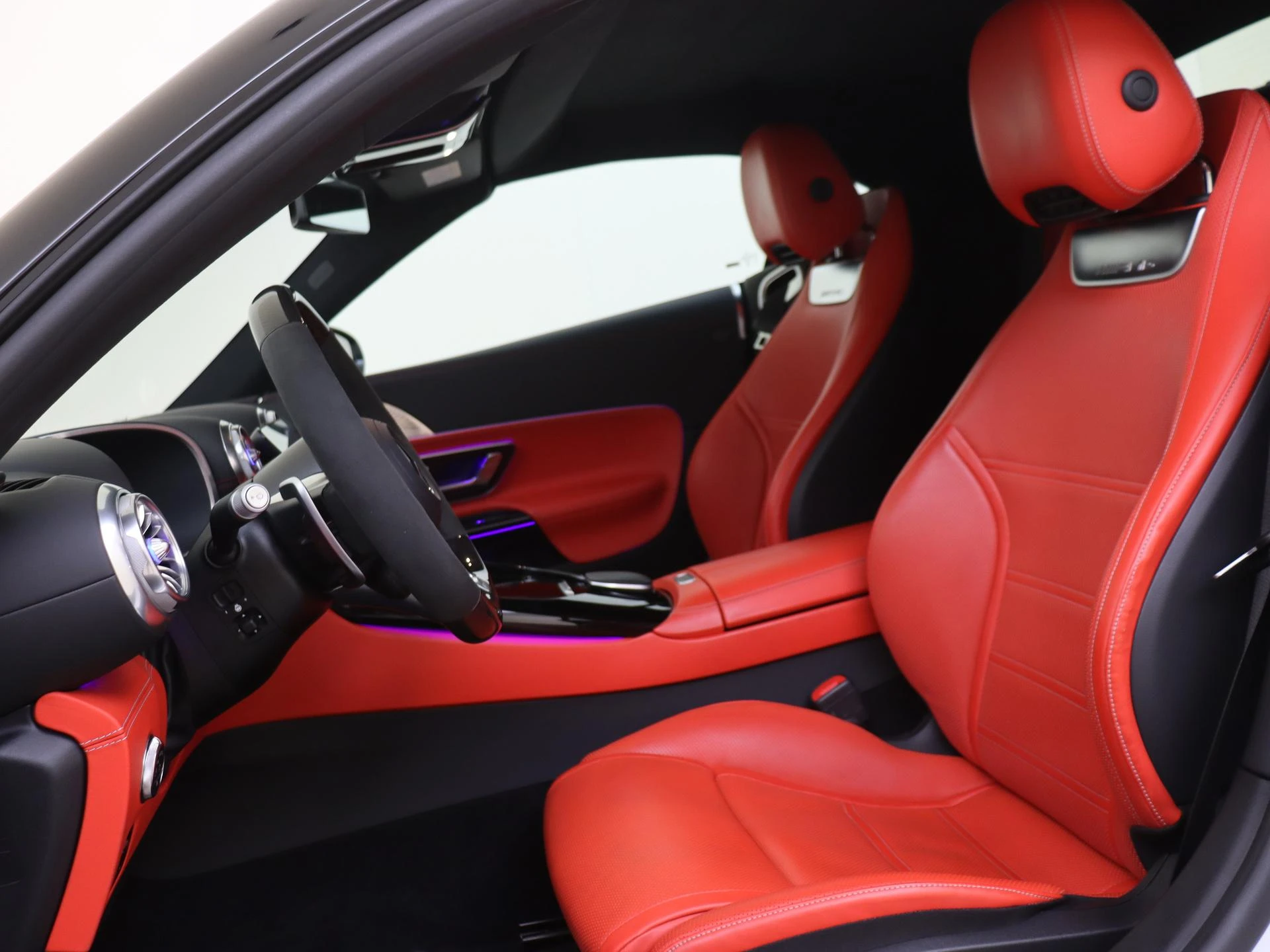 Mercedes-Benz-SL-image-16