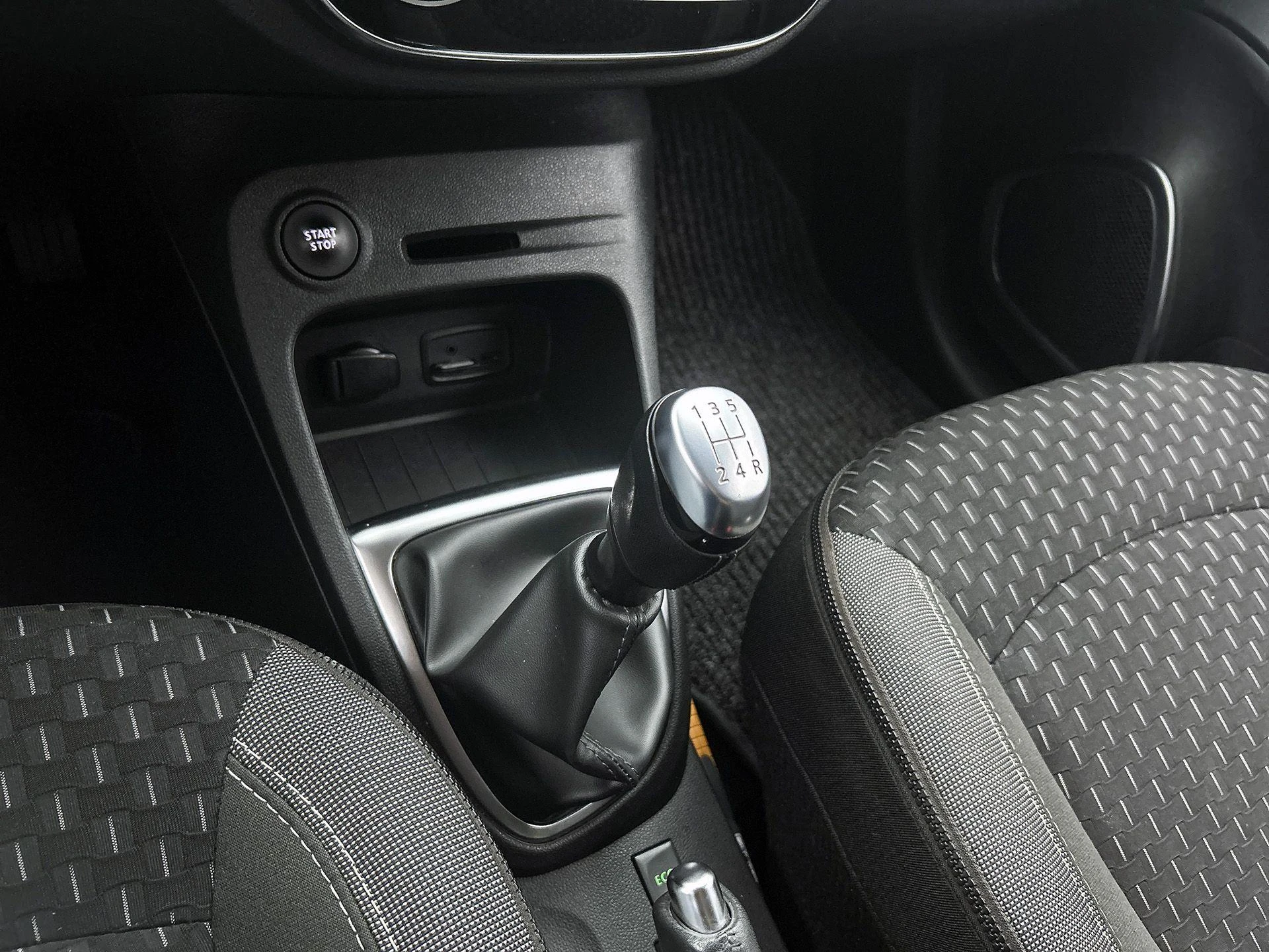 Renault-Captur-image-24