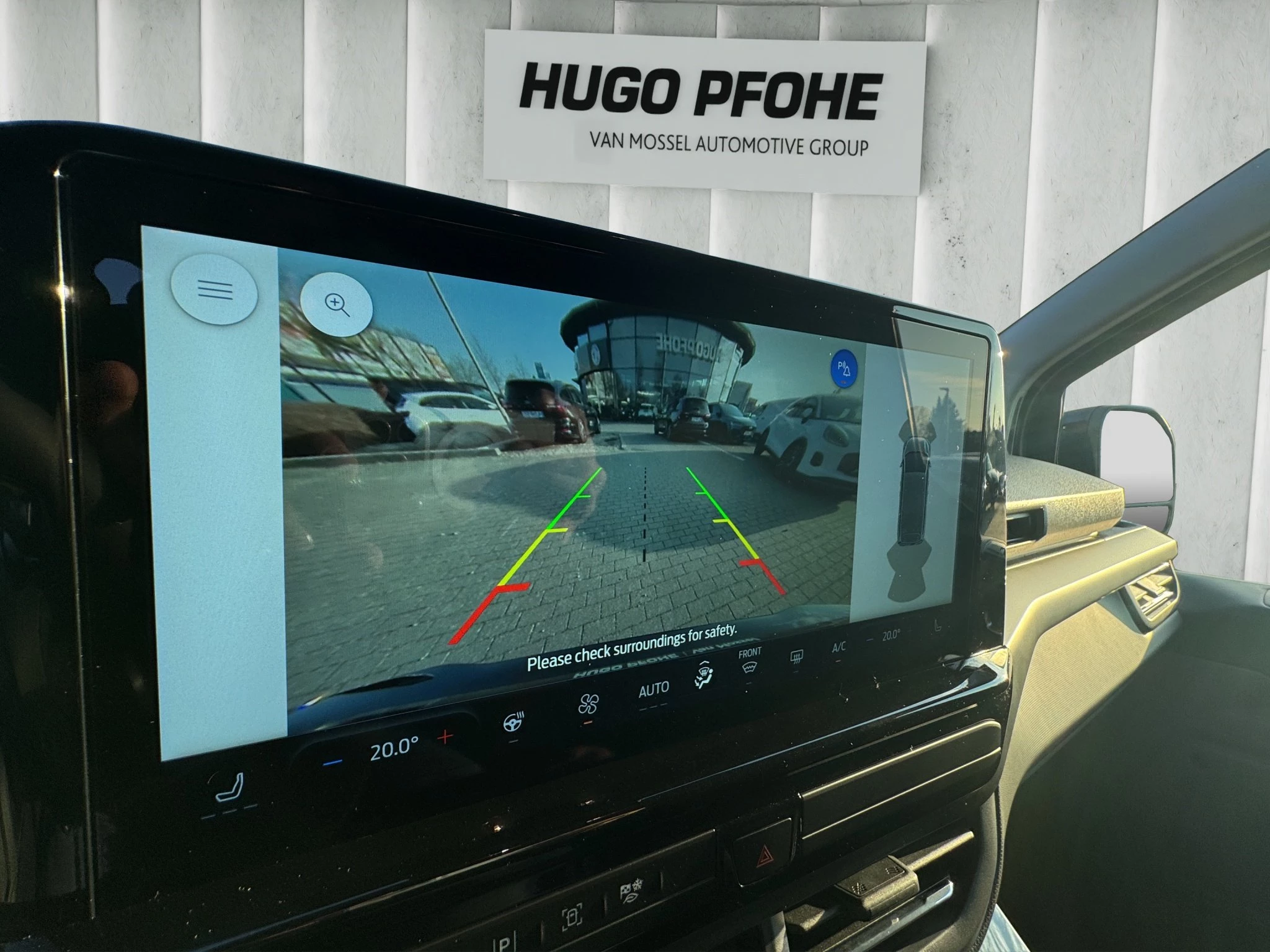 Ford Tourneo Custom Titanium 320 L1 2.0 l EcoBlue. 8-Gang-Automatikgetriebe. Frontantrieb