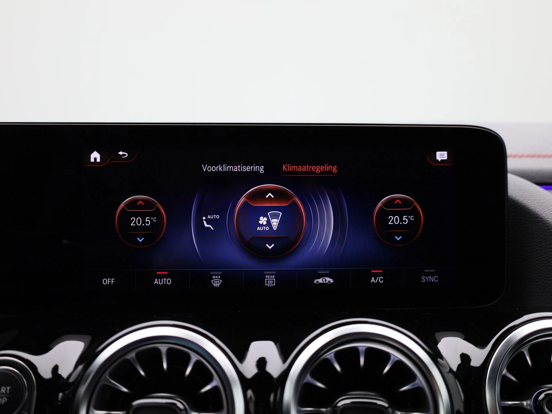 Mercedes-Benz-EQA-image-19