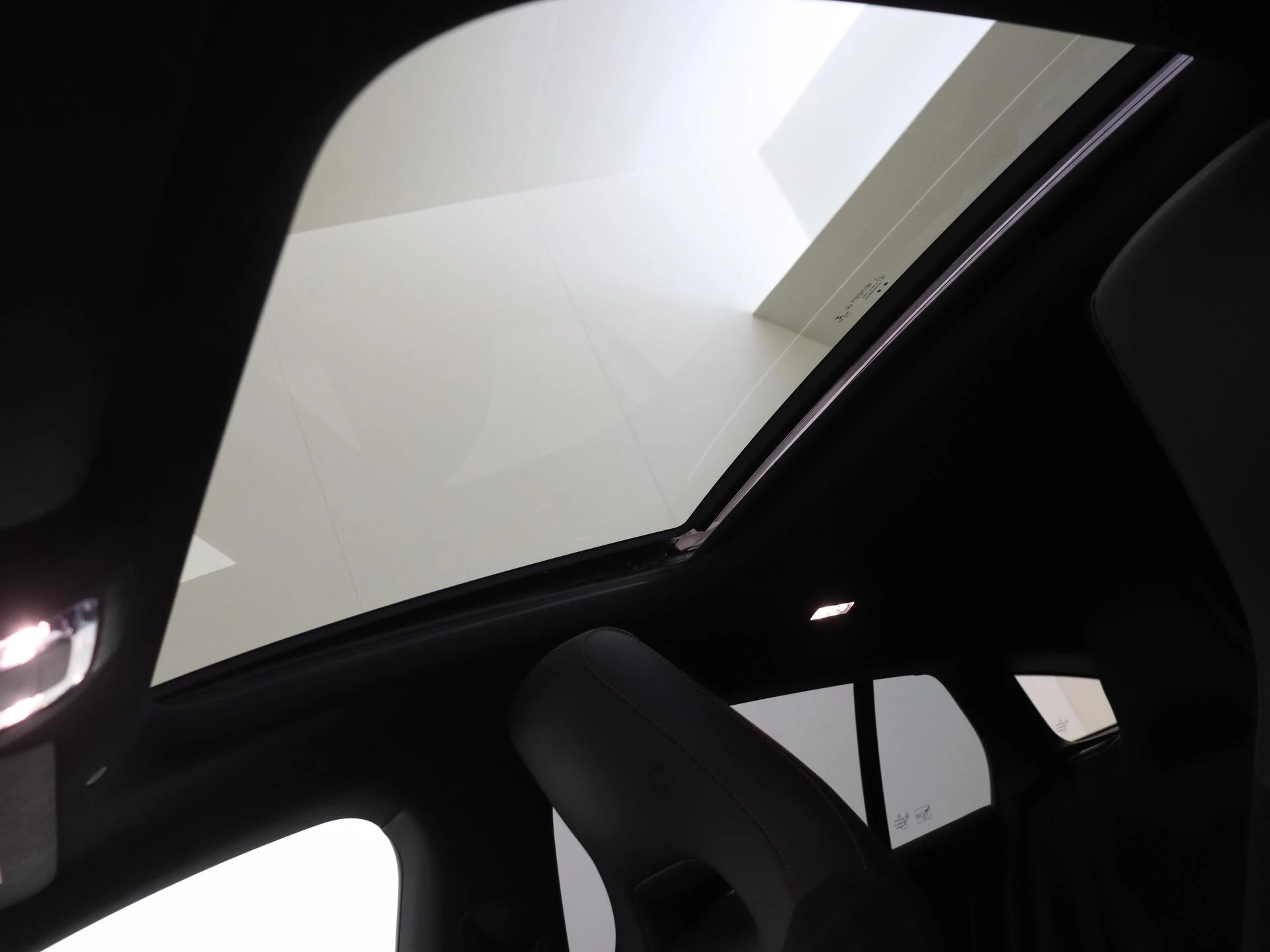 Mercedes-Benz-CLA-image-27