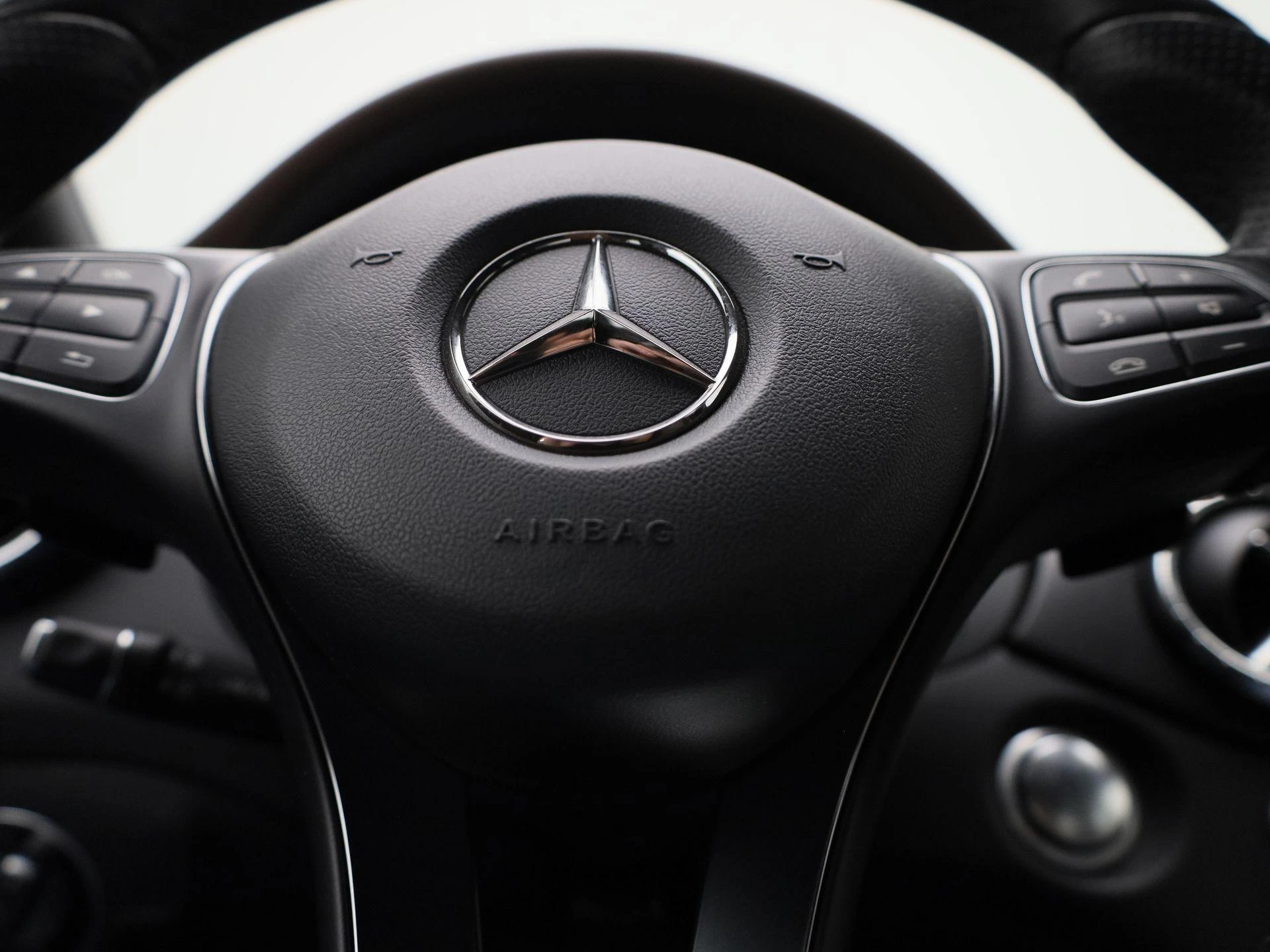 Mercedes-Benz-CLA-image-28