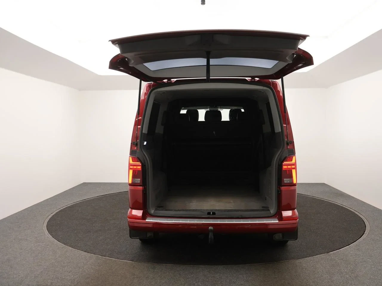 Volkswagen-Transporter-image-3