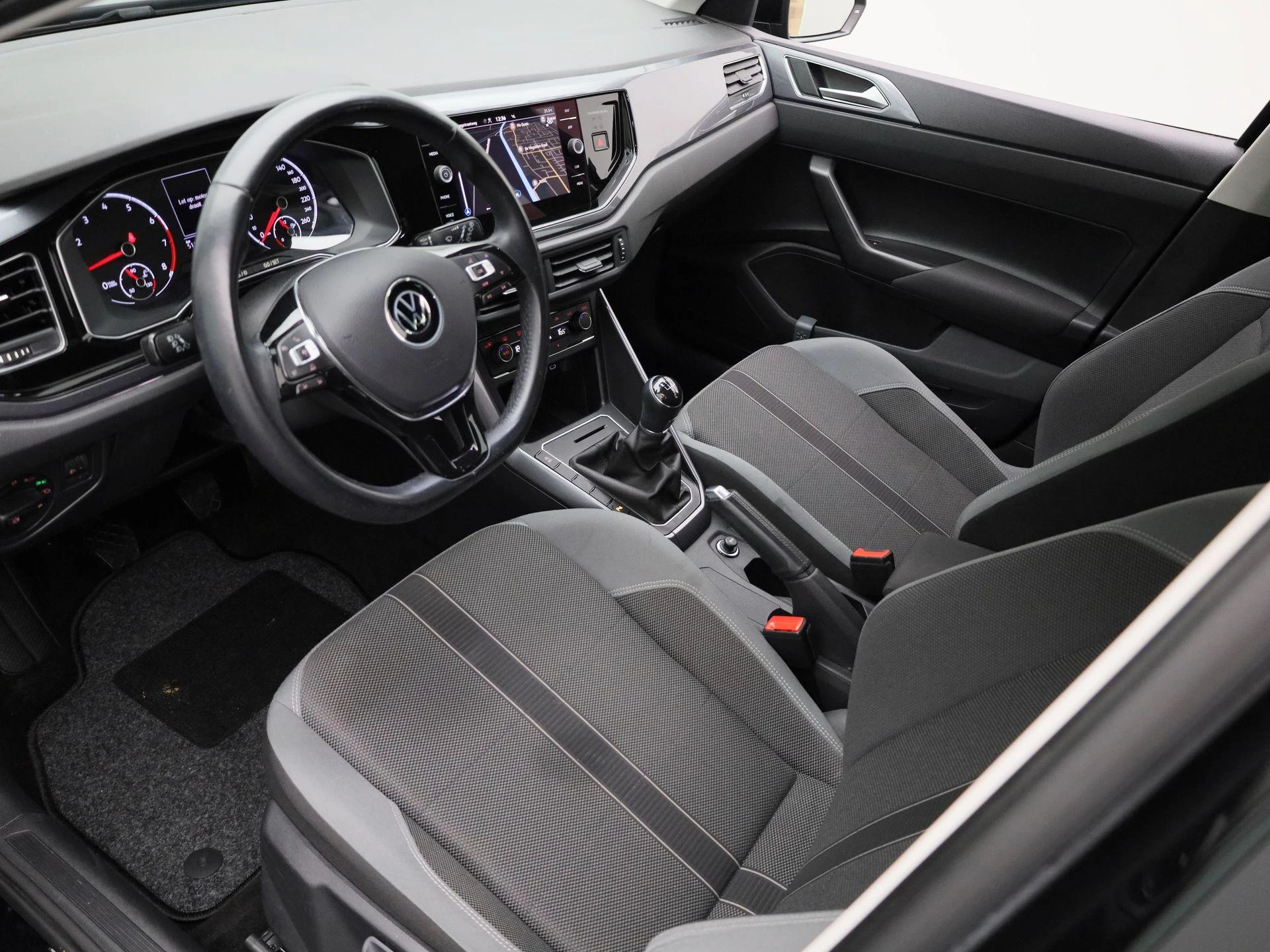 Volkswagen-Polo-image-15