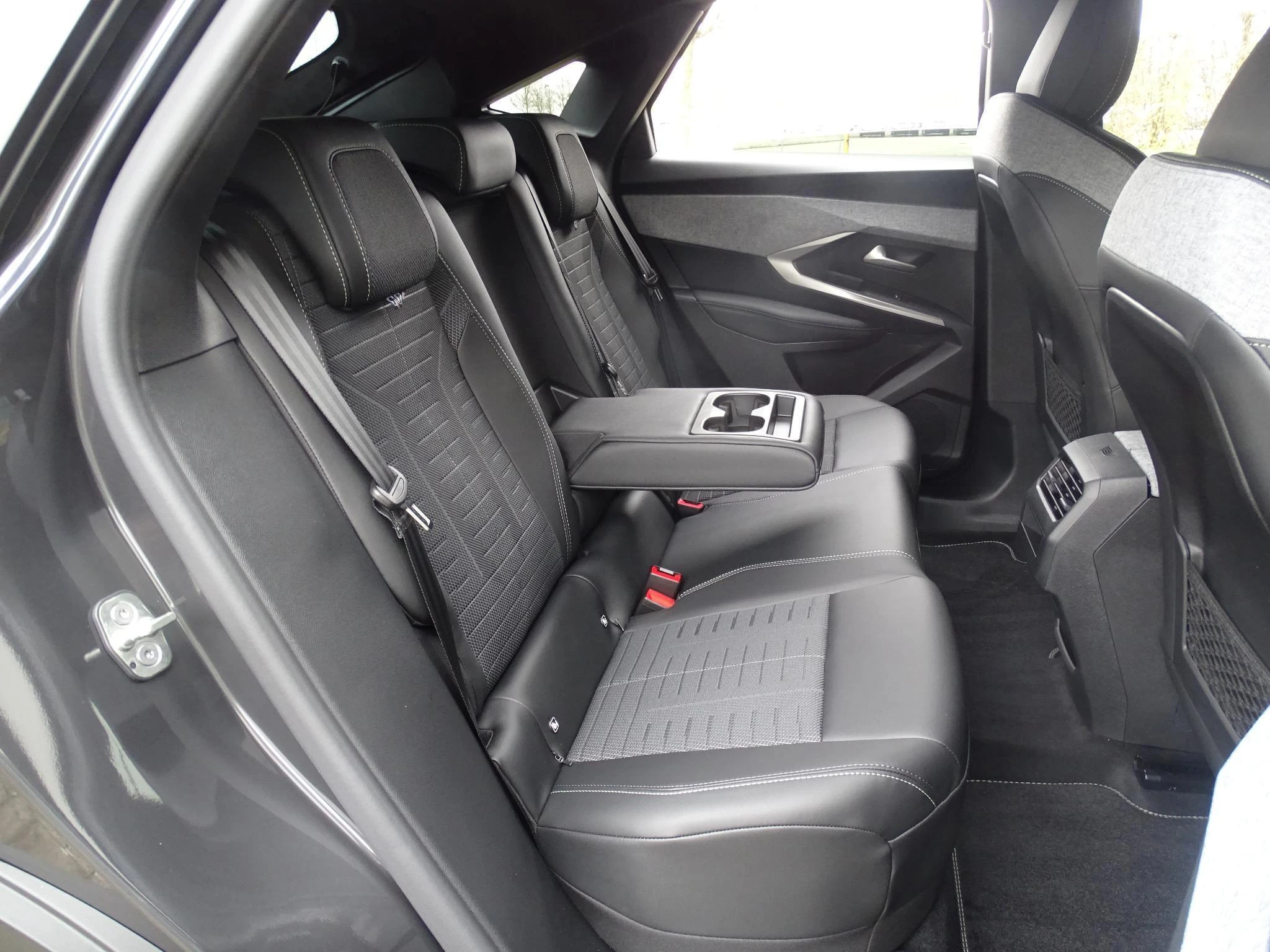 Peugeot 3008 1.2 HYBRID 145 e-DSC6 GT
