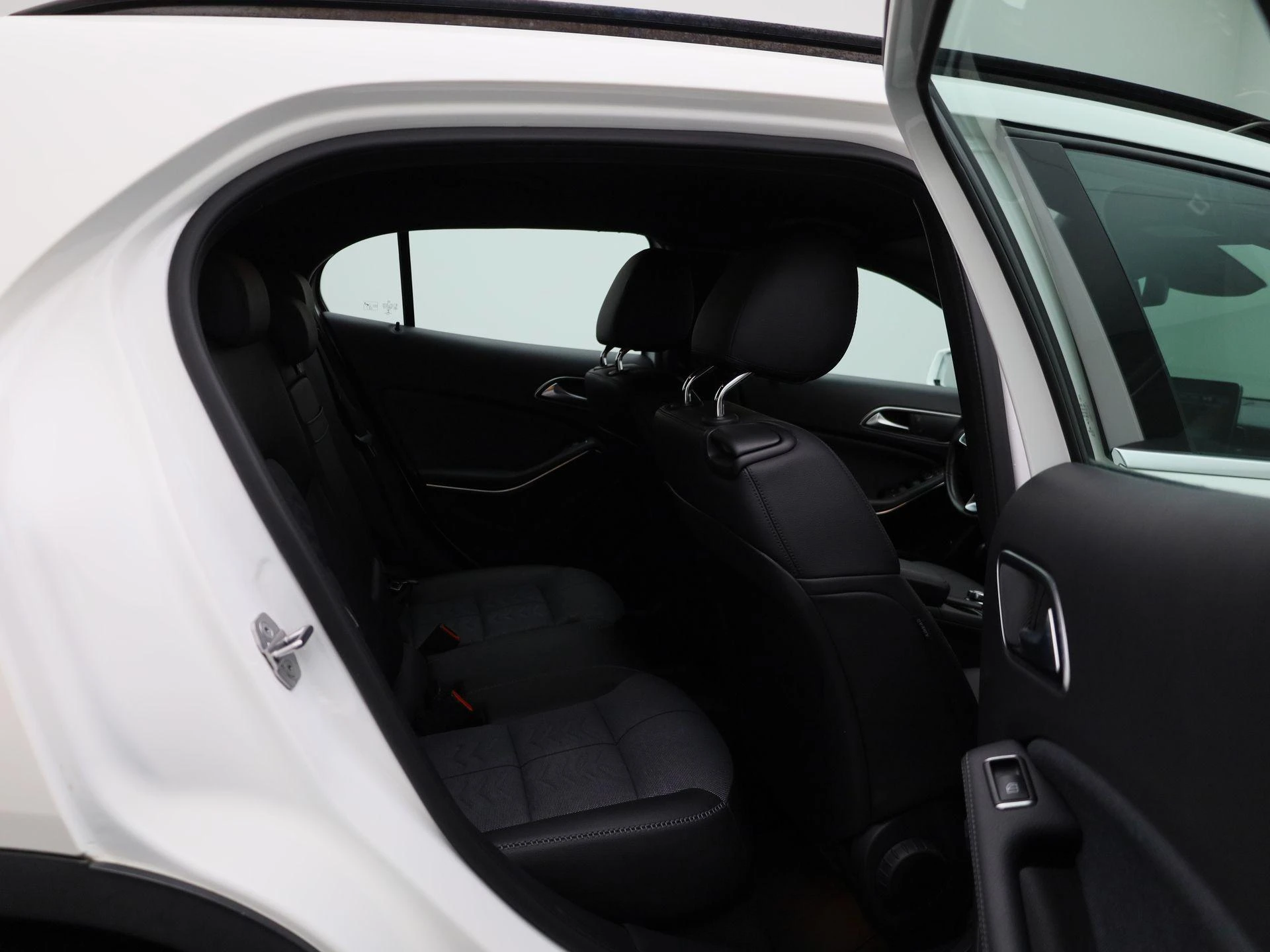 Mercedes-Benz GLA 180 Business Solution Limited