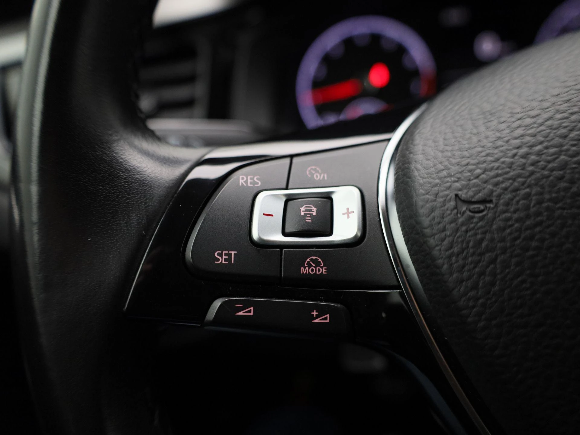 Volkswagen-Polo-image-16