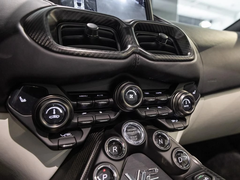 Aston Martin-V12 Vantage-image-26