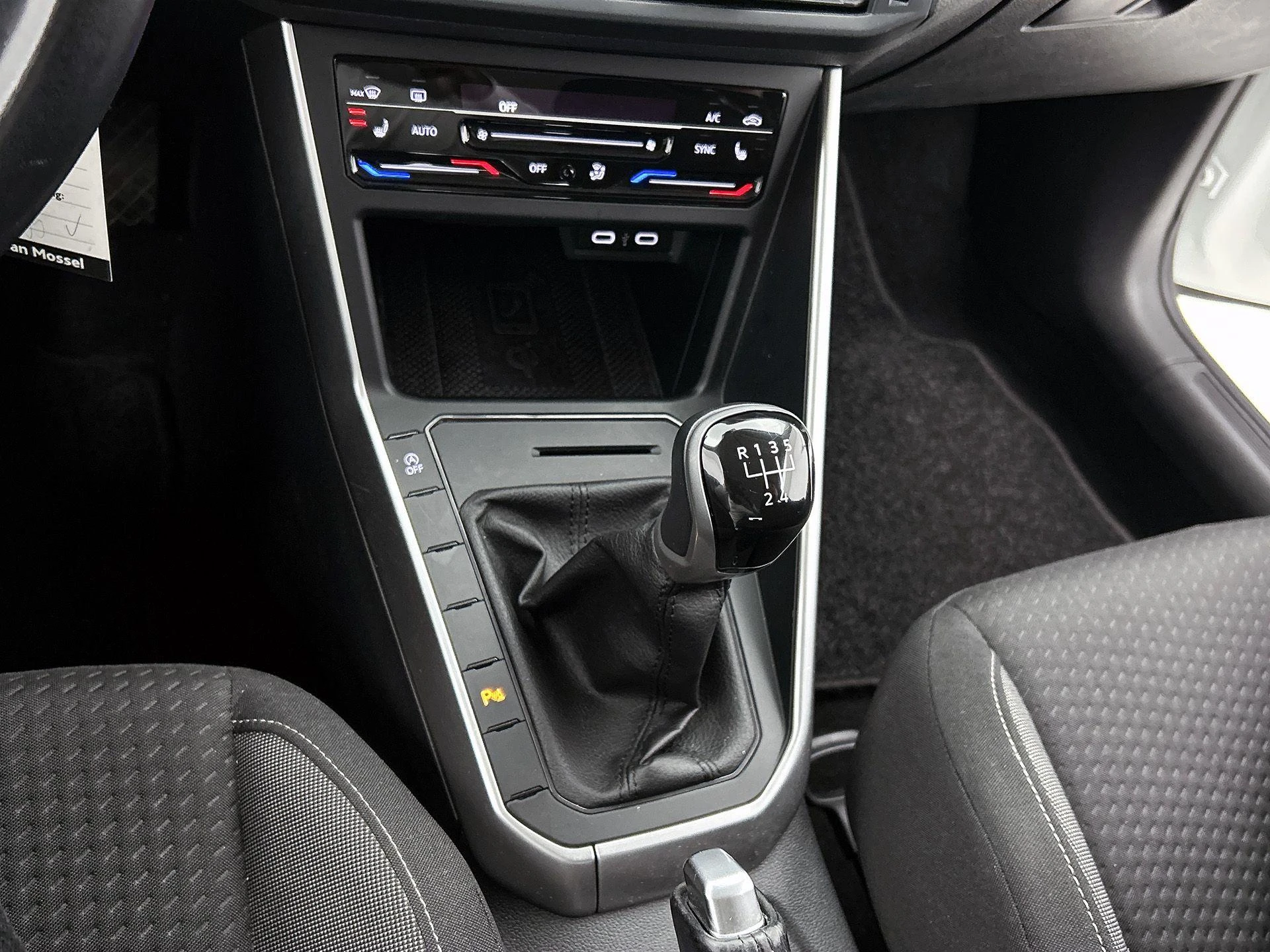Volkswagen-Polo-image-10