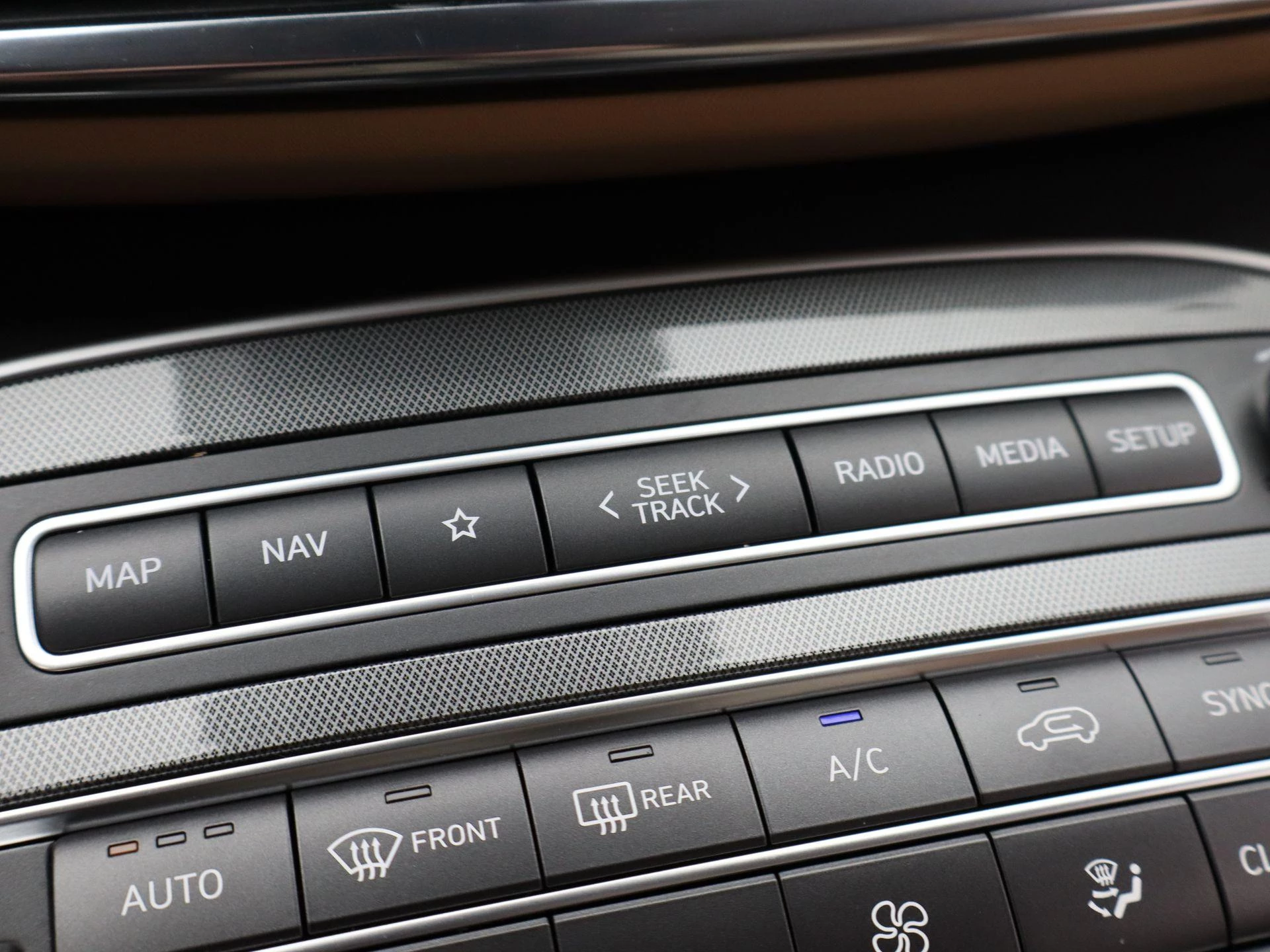 Hyundai-Santa Fe-image-20