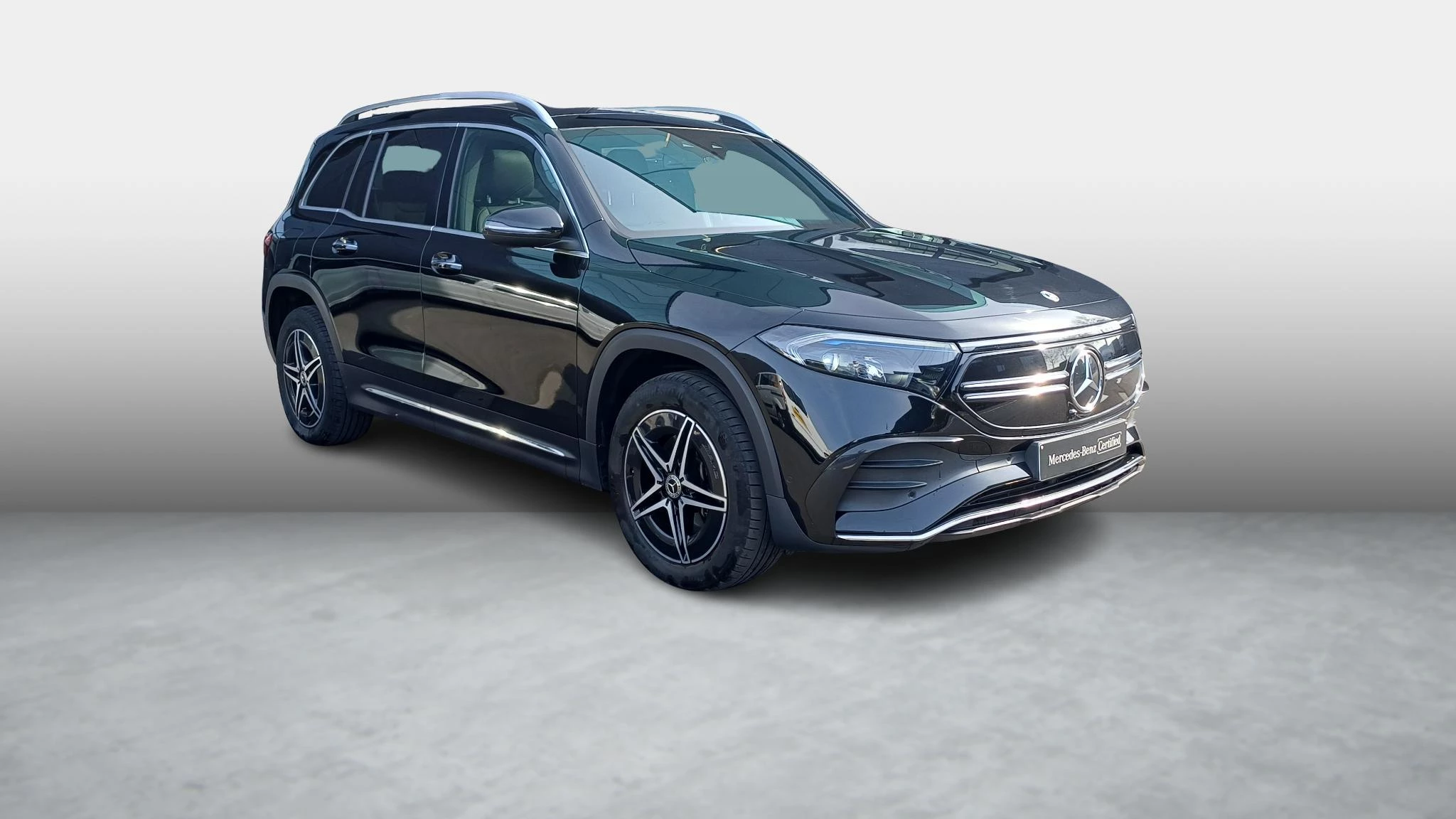 Mercedes-Benz EQB 250 AMG Line + 7-ZITPLAATSEN + LEDER + PANO DAK + CARPLAY +