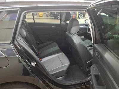 Volkswagen-Golf-image-3