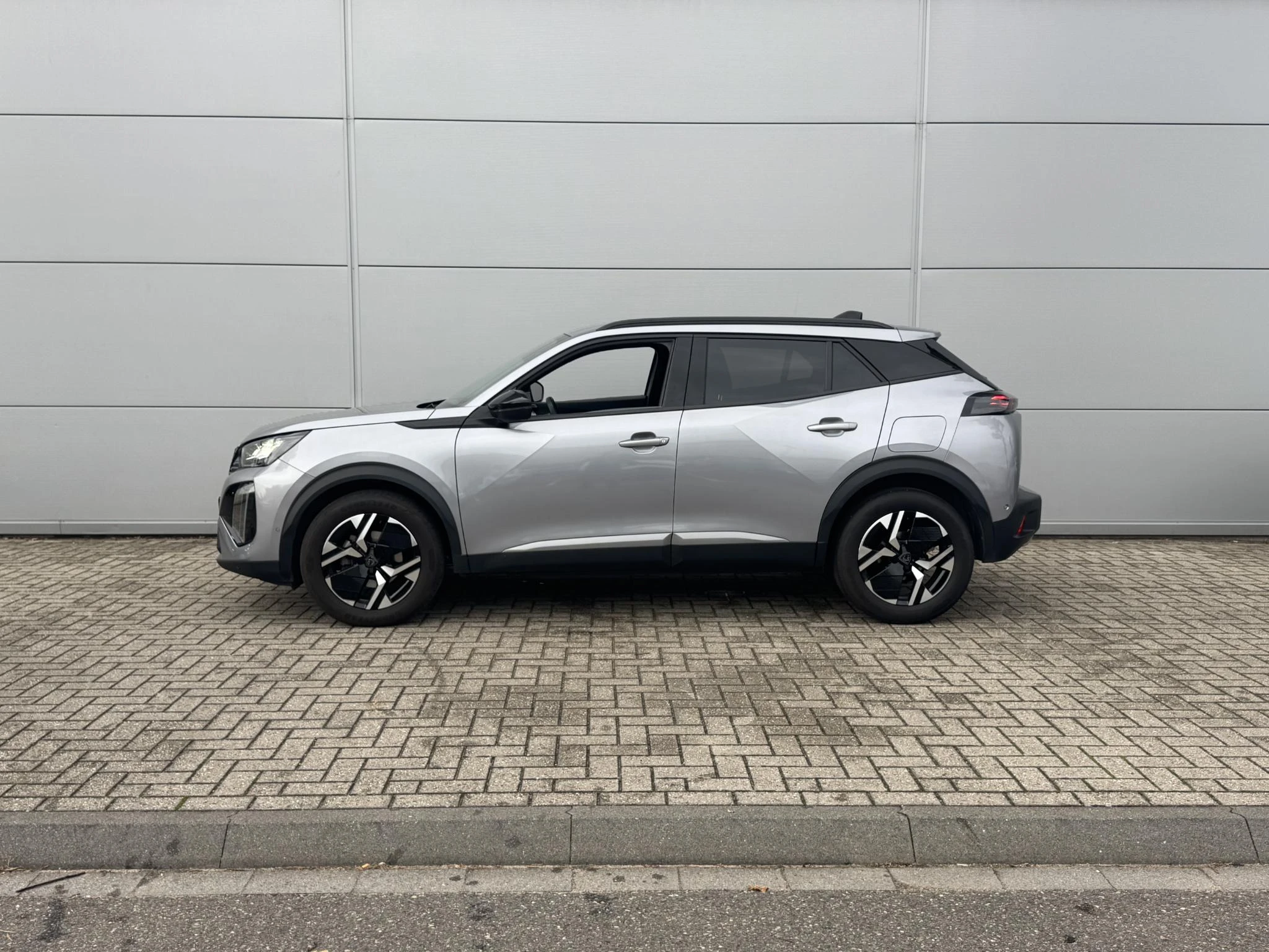 Peugeot-2008-image-2
