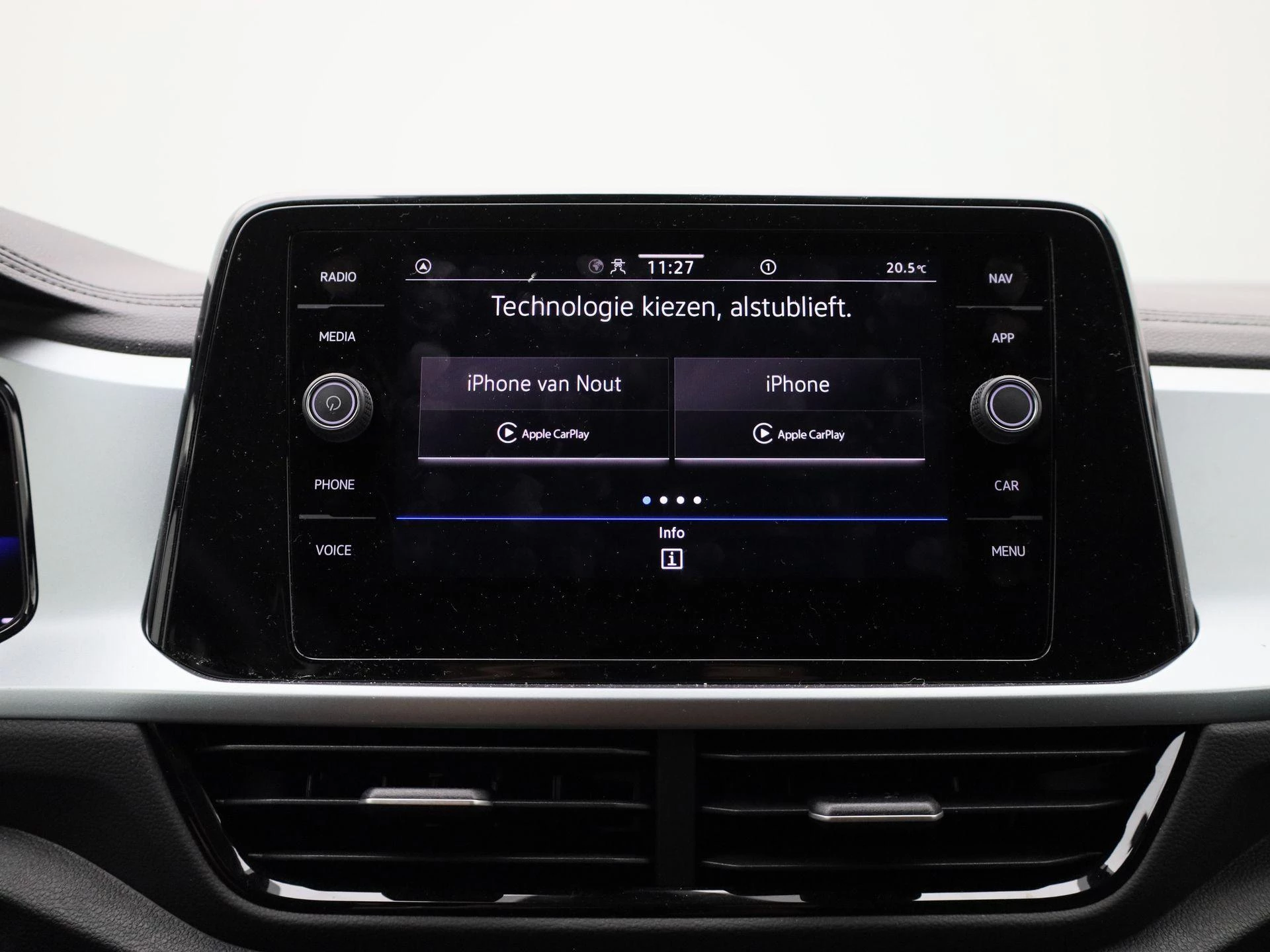 Volkswagen-T-Roc-image-20