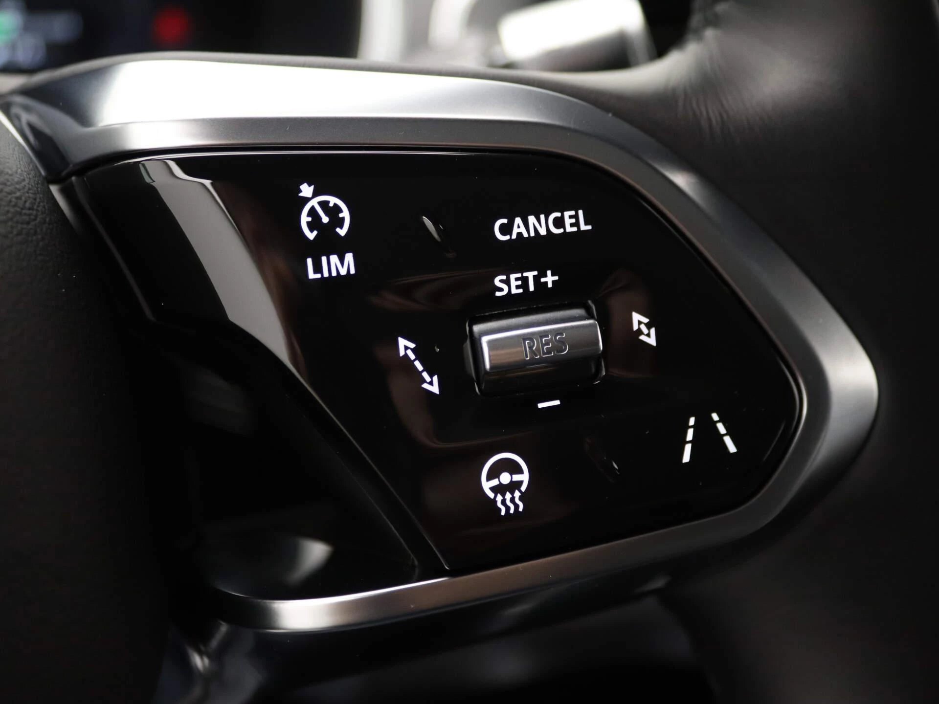 Jaguar-I-PACE-image-21