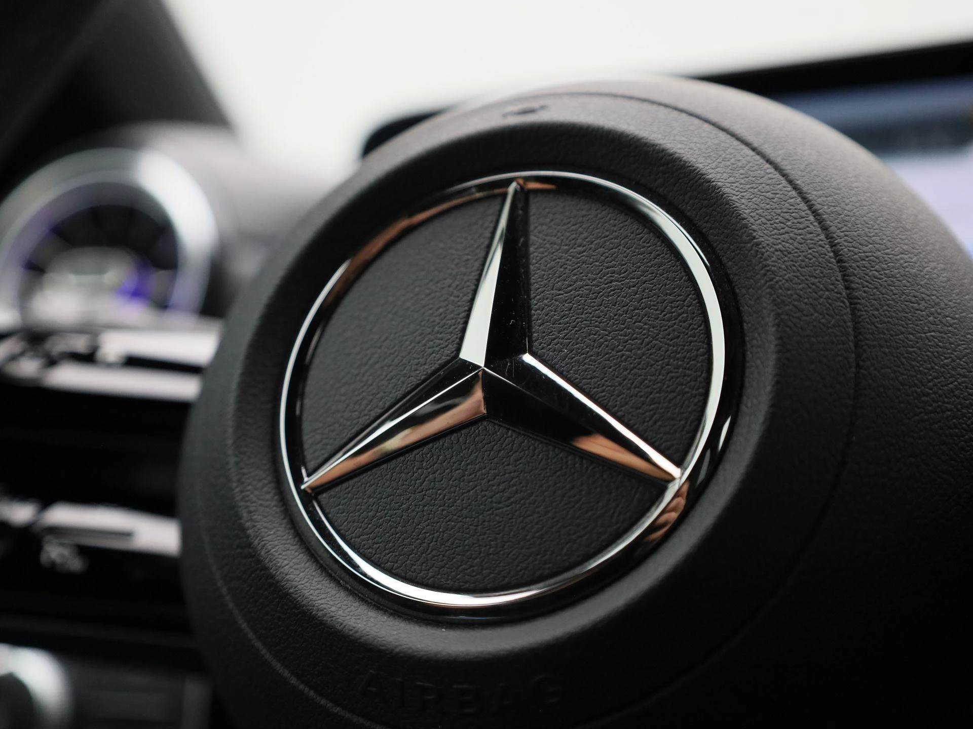 Mercedes-Benz-CLA-image-30