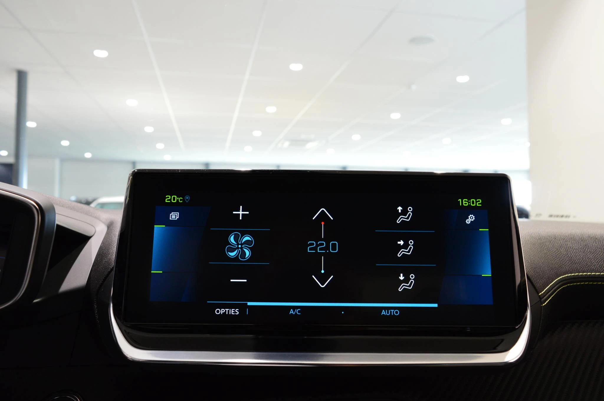 Peugeot-e-2008-image-16
