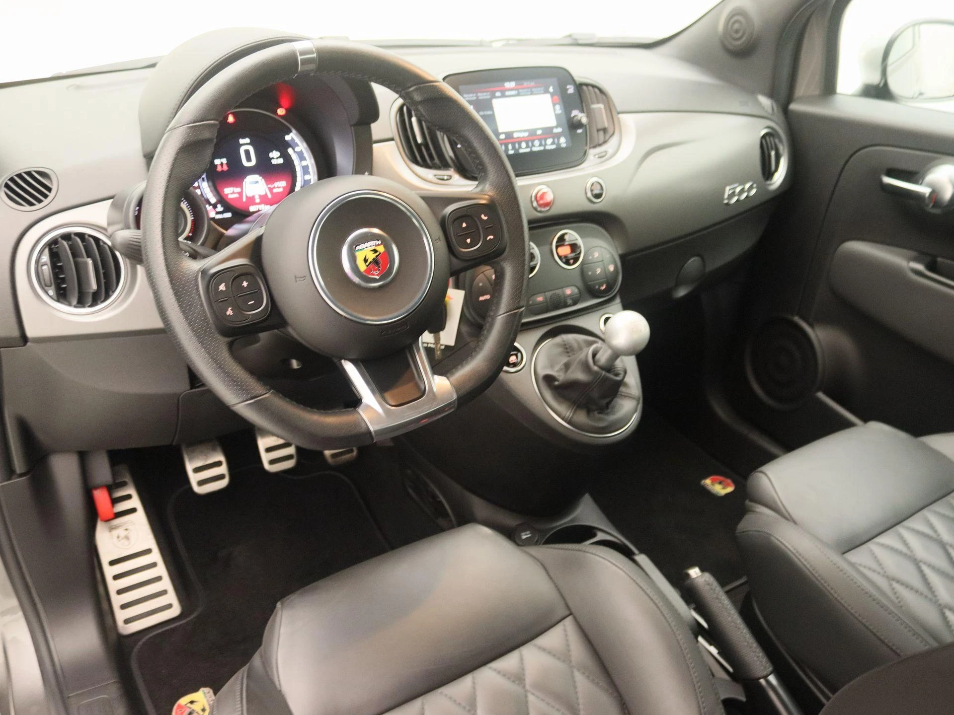 Abarth-595-image-19