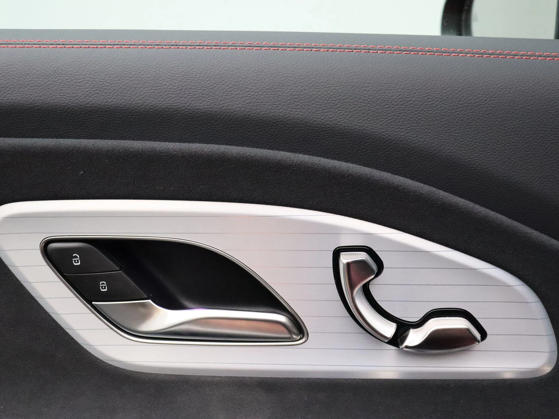 Mercedes-Benz-CLA-image-8