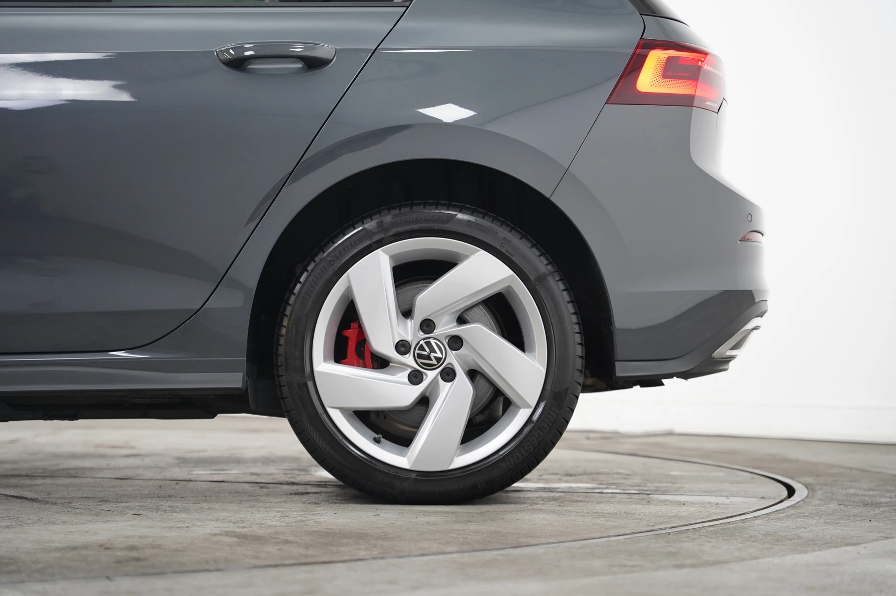 Volkswagen-Golf-image-29