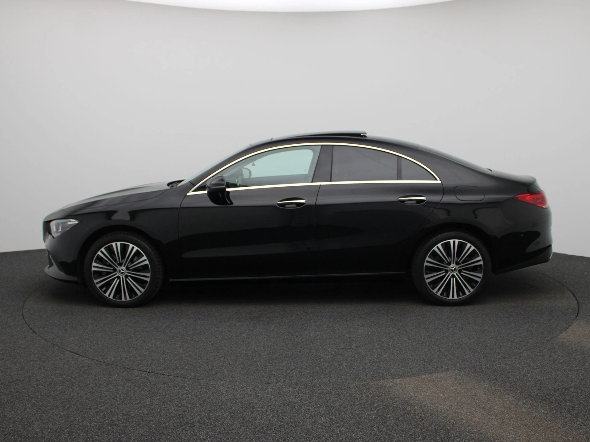Mercedes-Benz-CLA-image-3