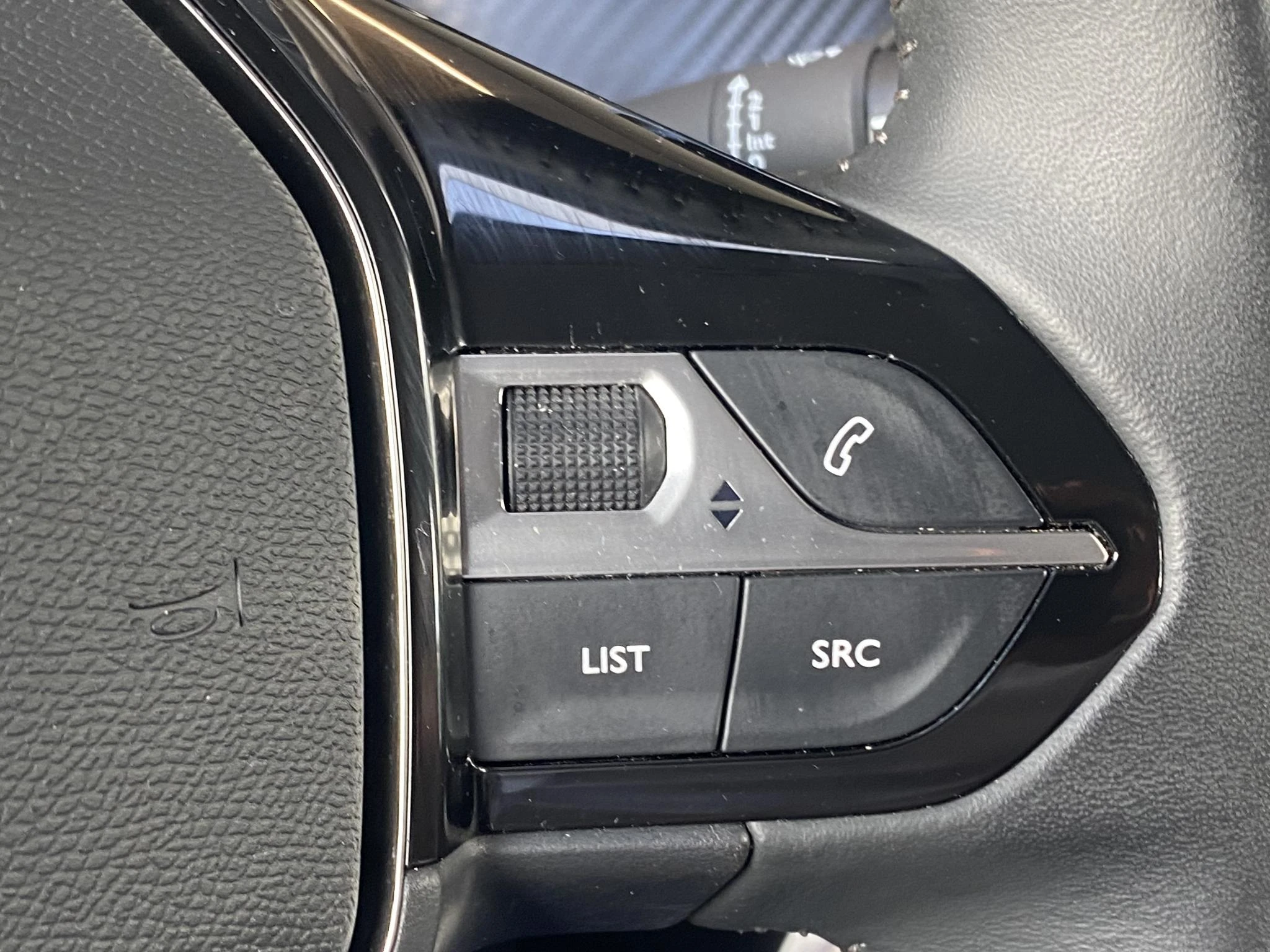 Peugeot-208-image-18