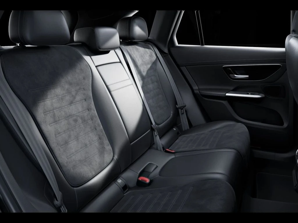 Mercedes-Benz-GLC 300 d-image-11