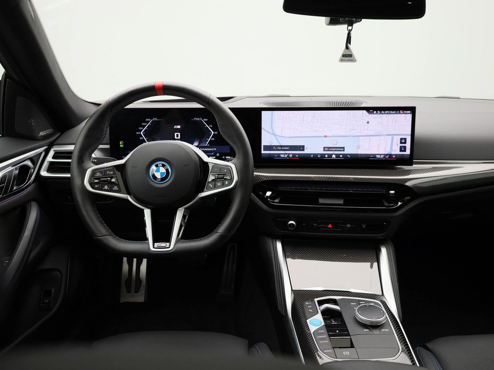 BMW-i4-image-6