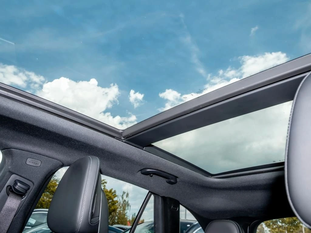 Mercedes-Benz-GLC 300 d-image-14