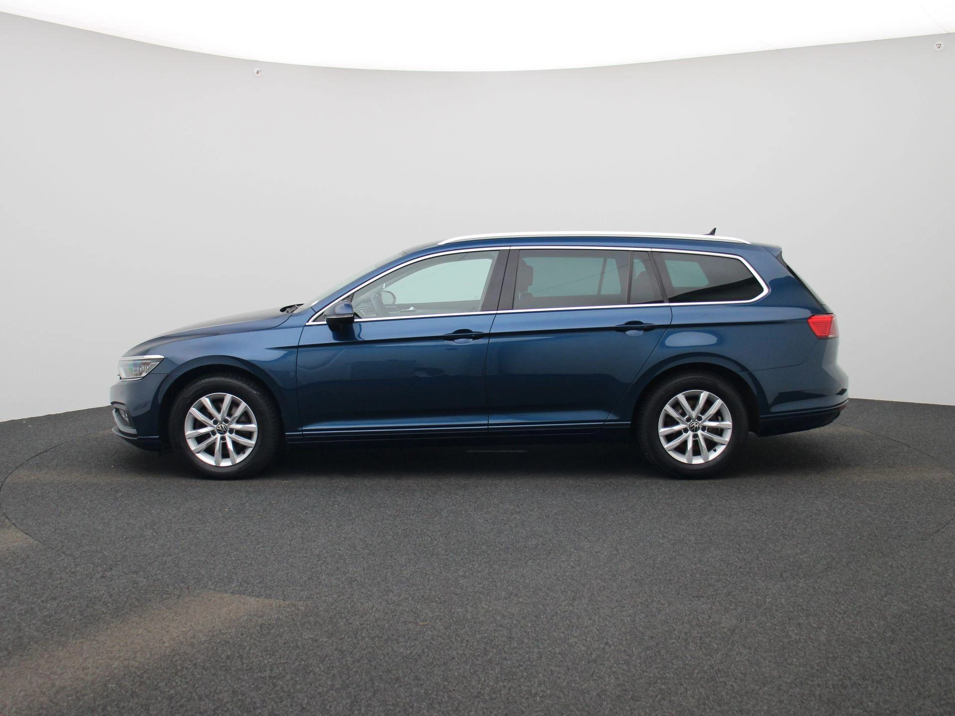 Volkswagen-Passat-image-3