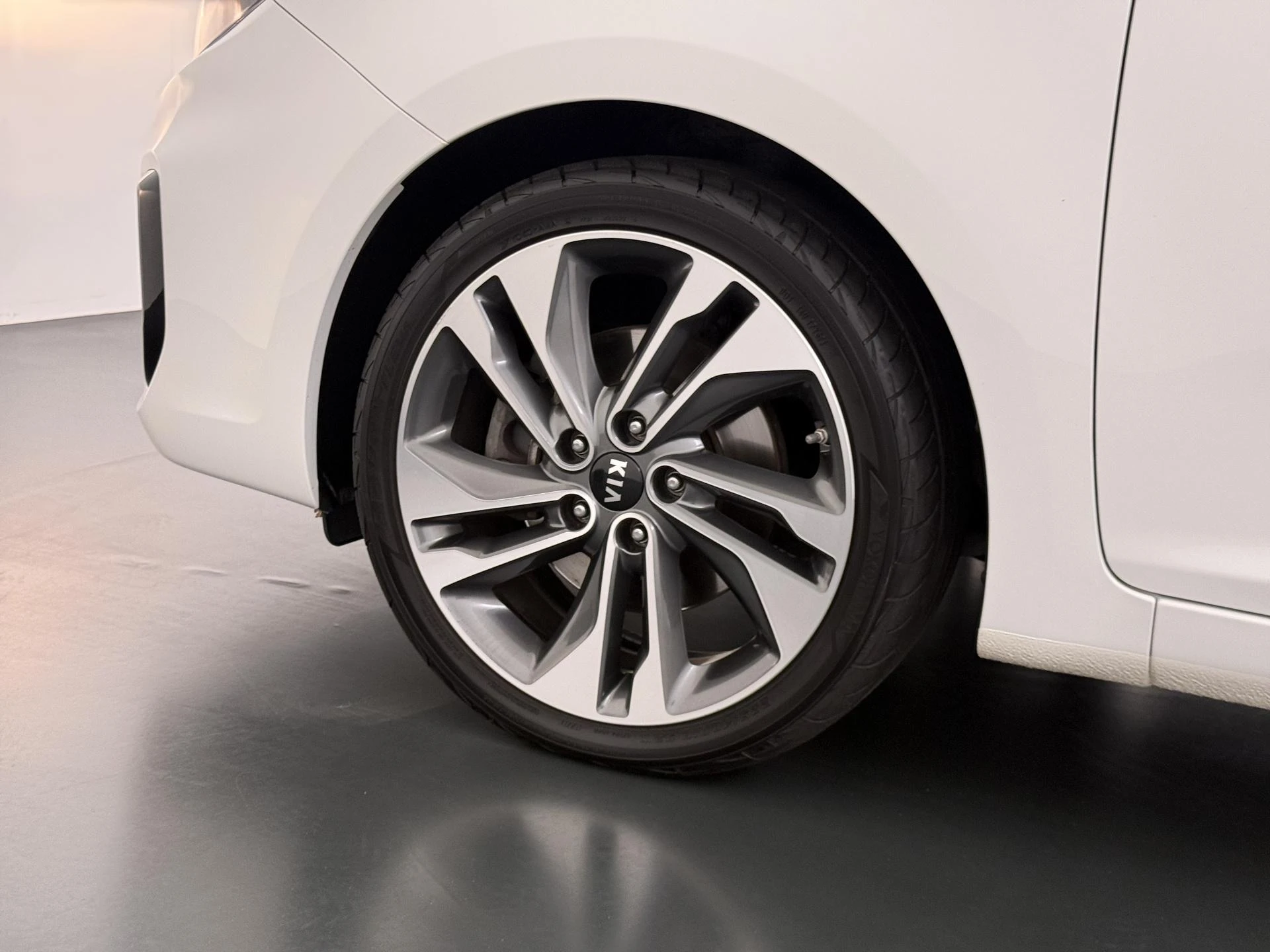 Kia-Carens-image-12