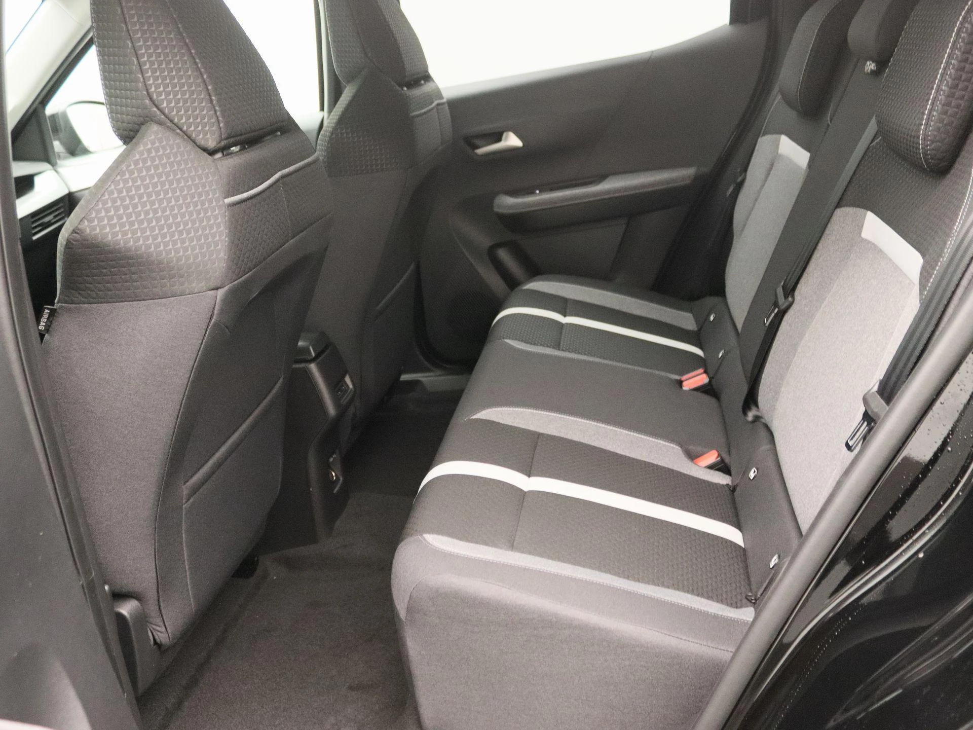 Opel-Frontera-image-14