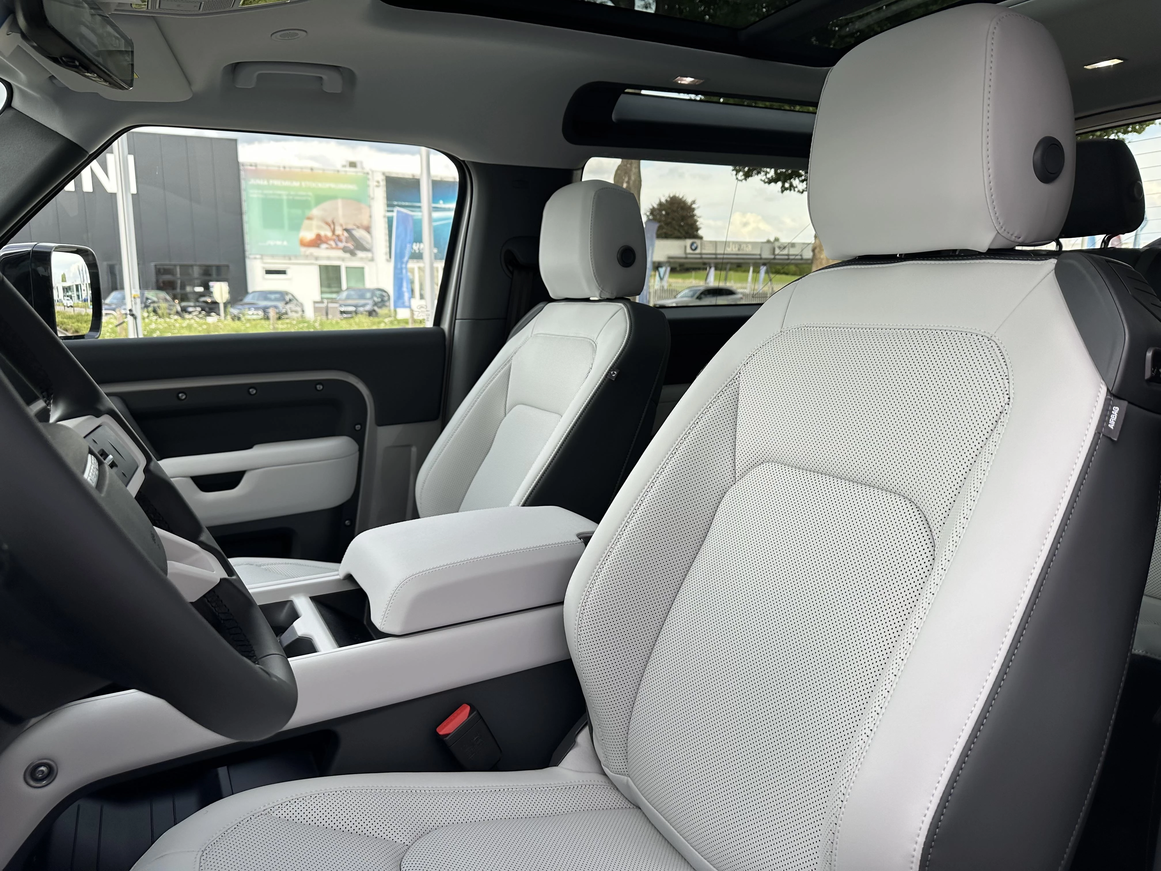 Land Rover-Defender-image-10