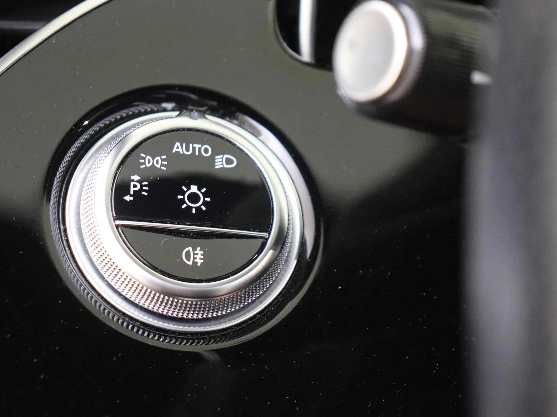 Mercedes-Benz-E-Klasse-image-23
