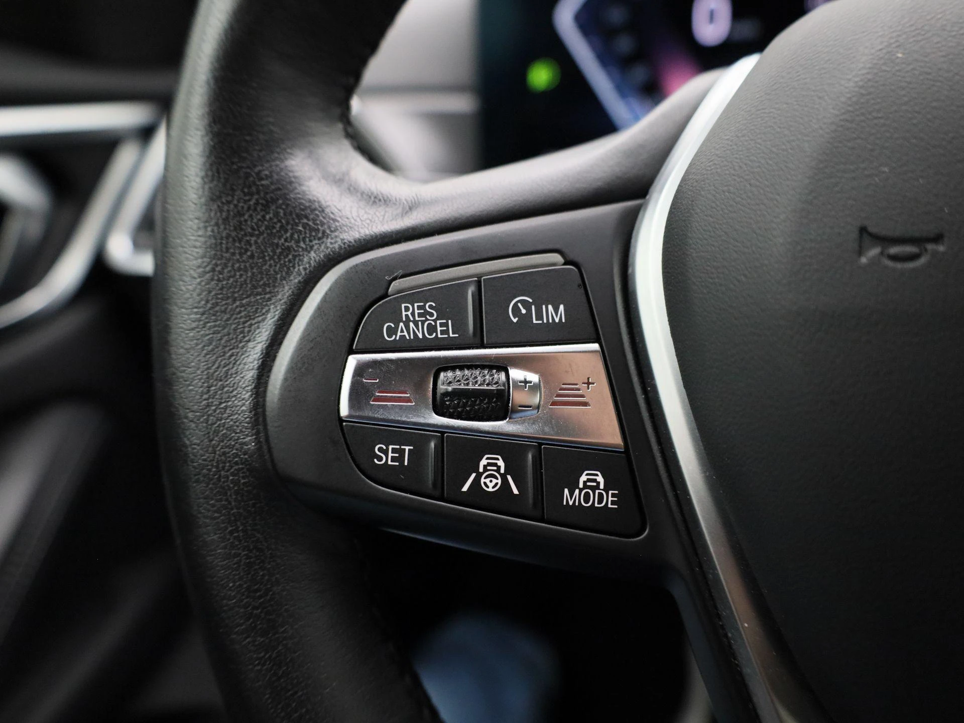 BMW-i4-image-18