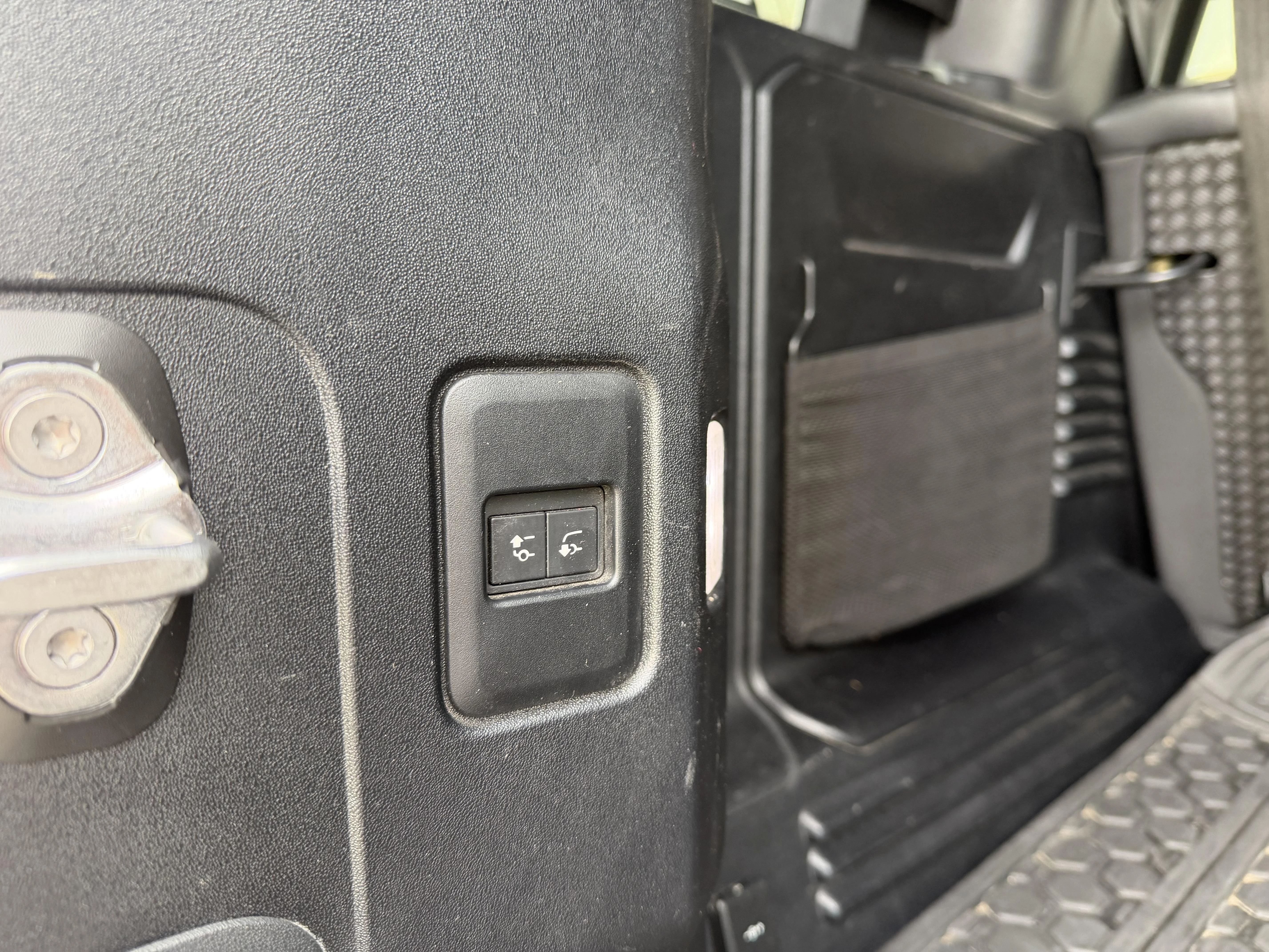 Land Rover-Defender-image-8