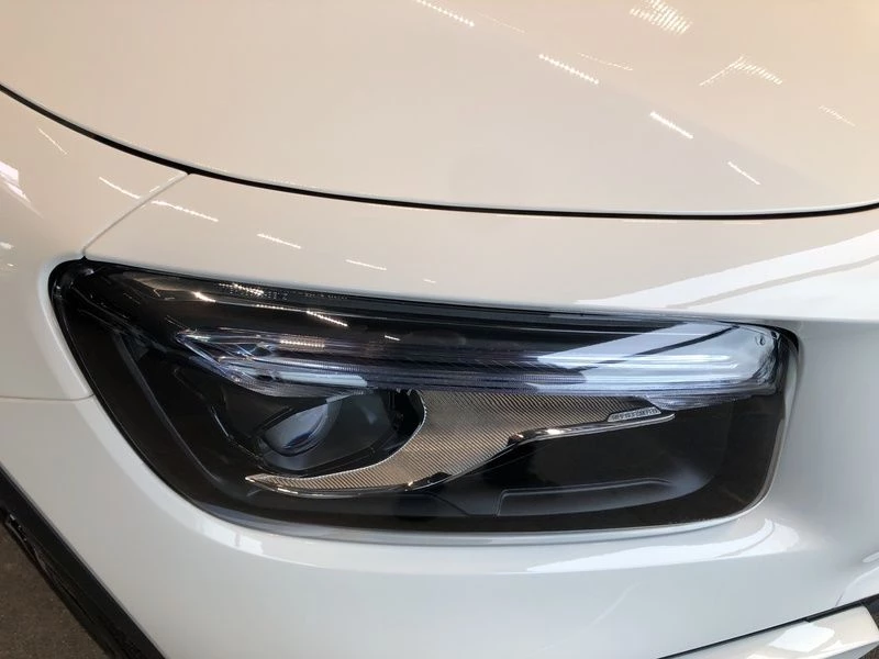 Mercedes-Benz-GLB-image-11