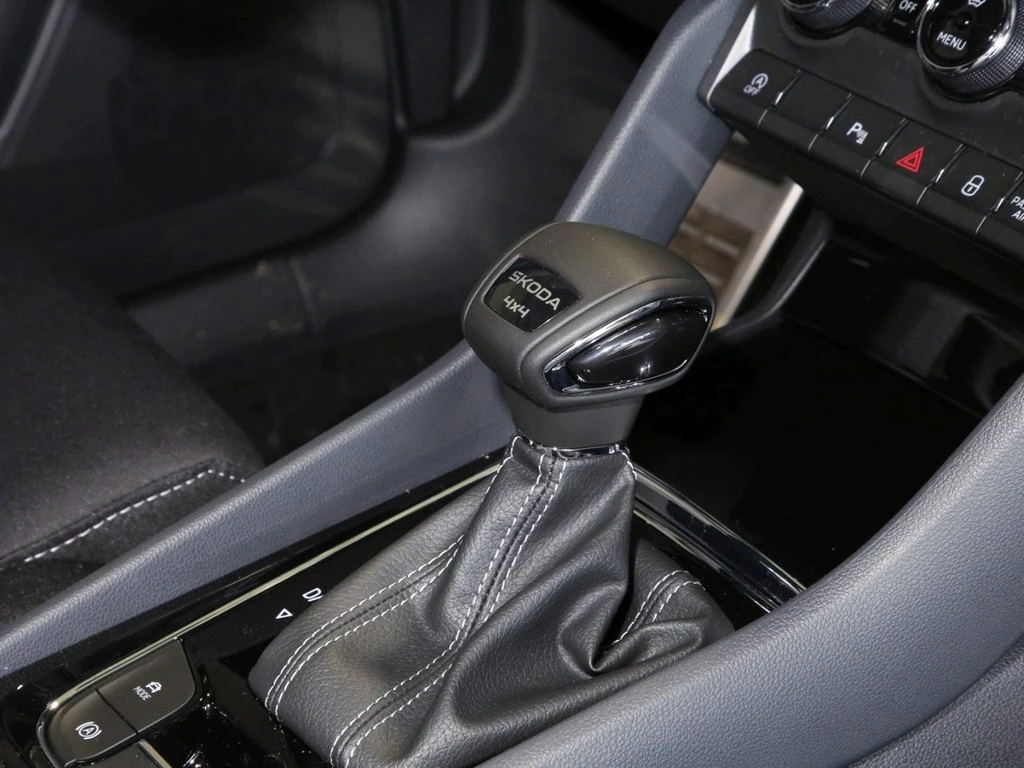 Škoda Karoq Sportline 2.0 TSI UPE 54.910 4x4 Canton