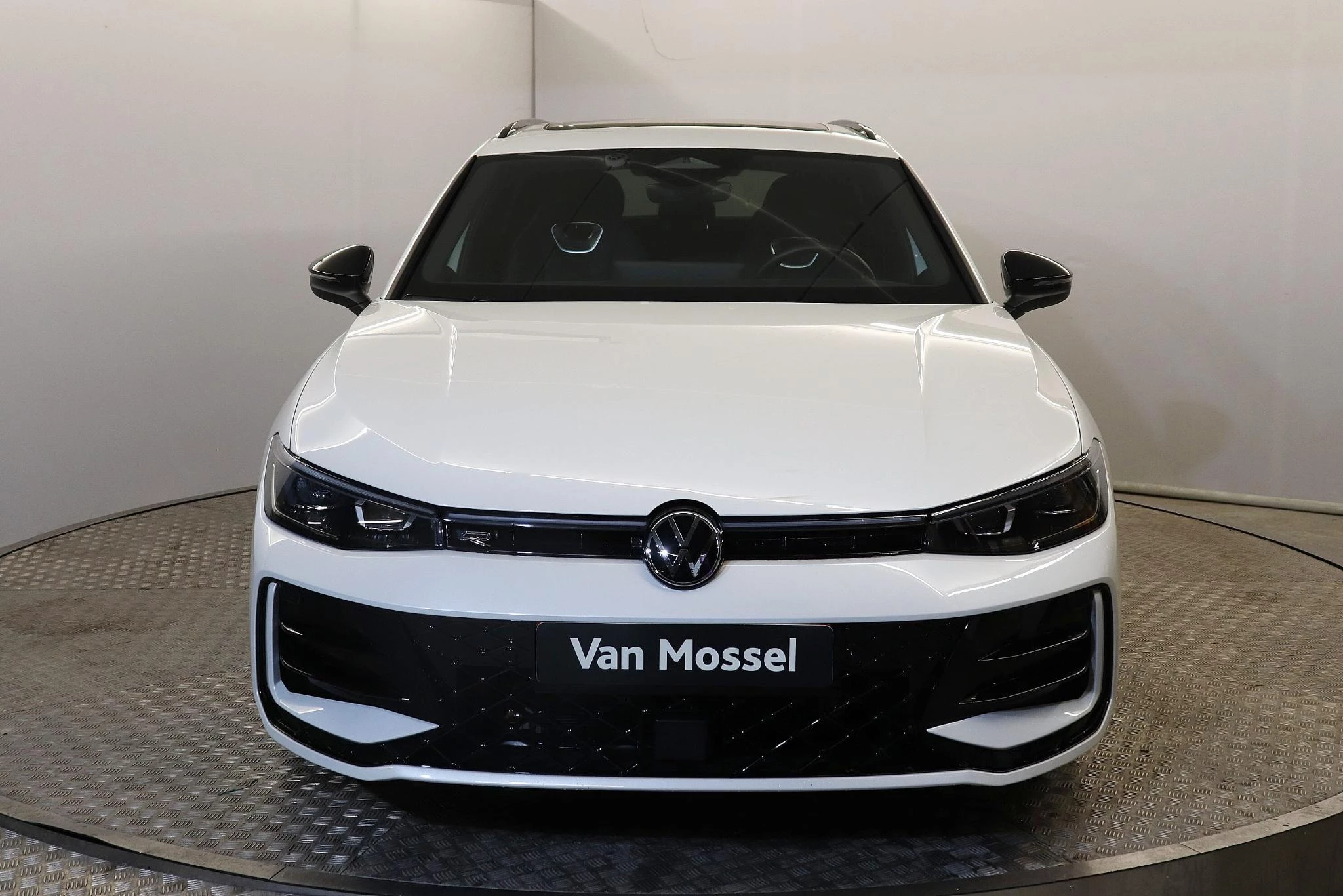 Volkswagen-Passat-image-1